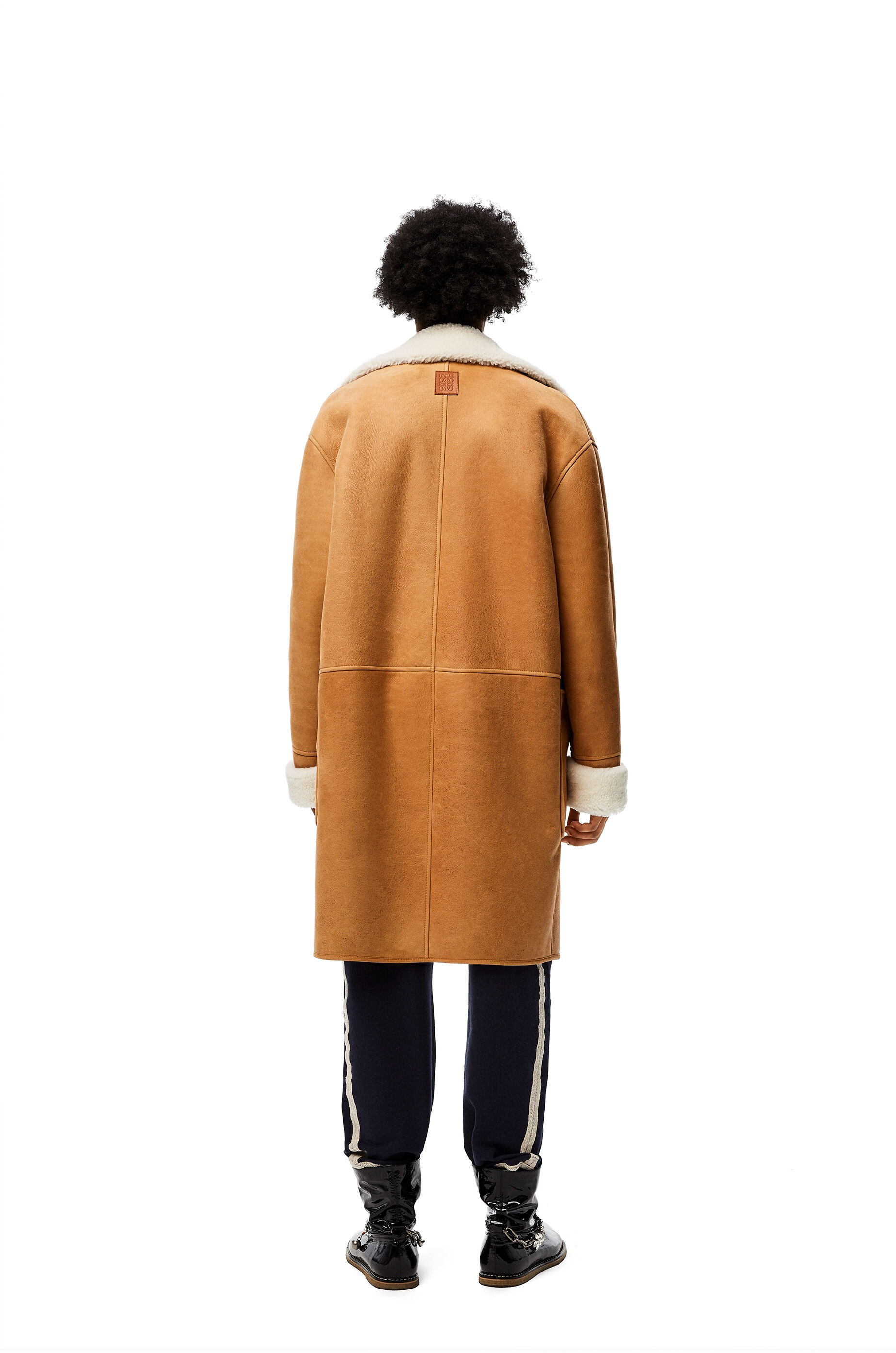 Double-breasted coat in shearling - 4