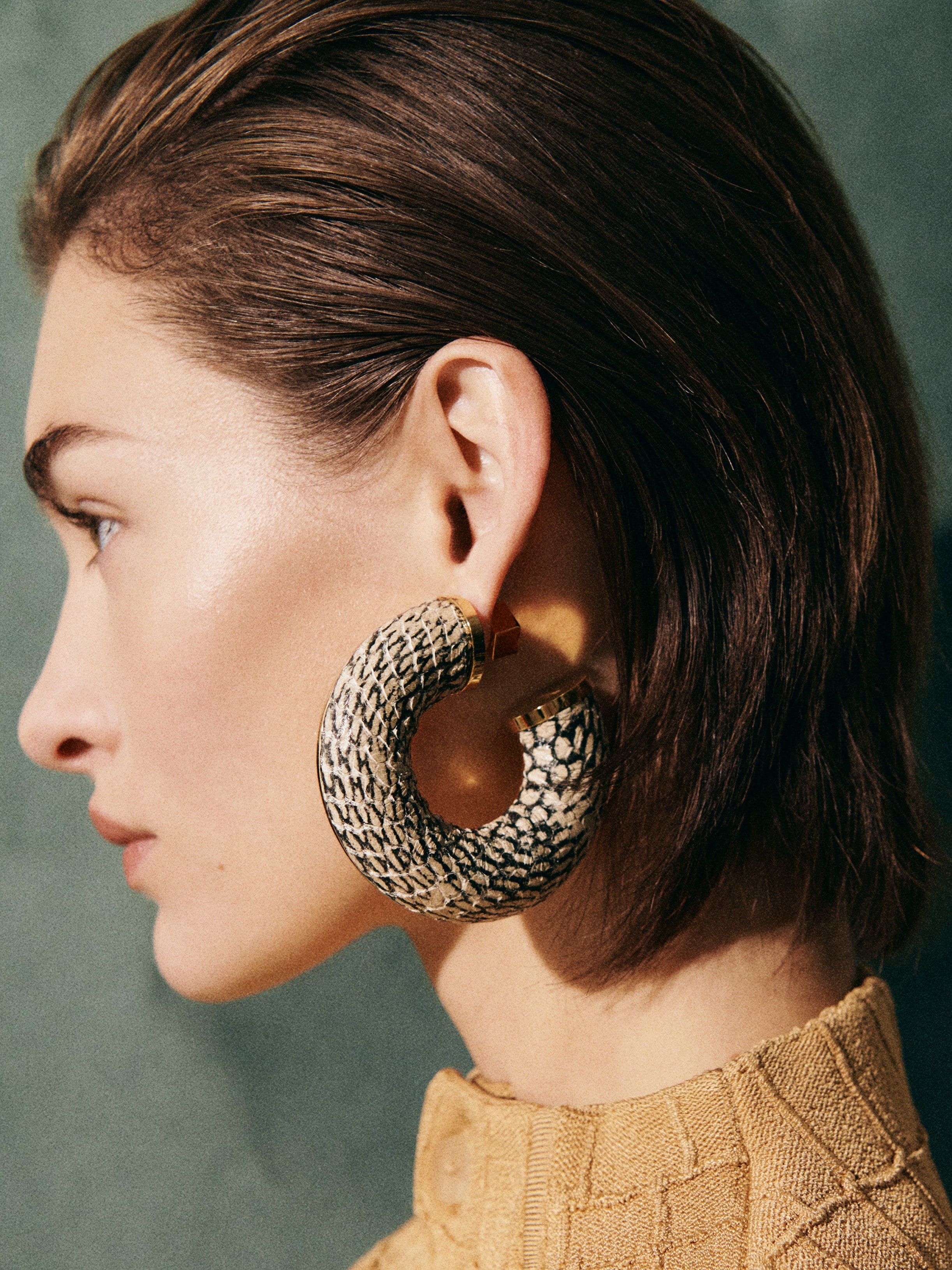 アクセサリーその他 JACQUEMUS WOMEN Zebra Earrings Black/White JACQUEMUS WOMEN Zebra Earrings Black/White – MAISONDEFASHION.COM