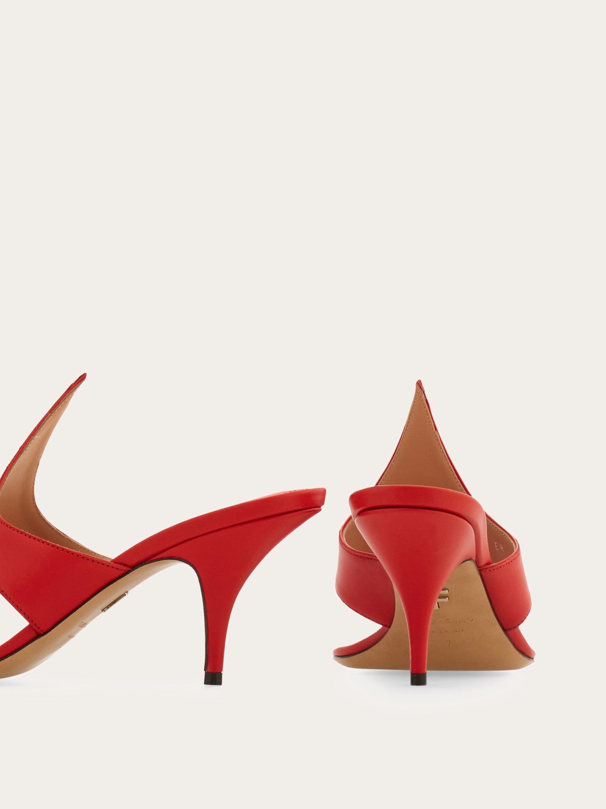 Sandal with graphic detail - 7