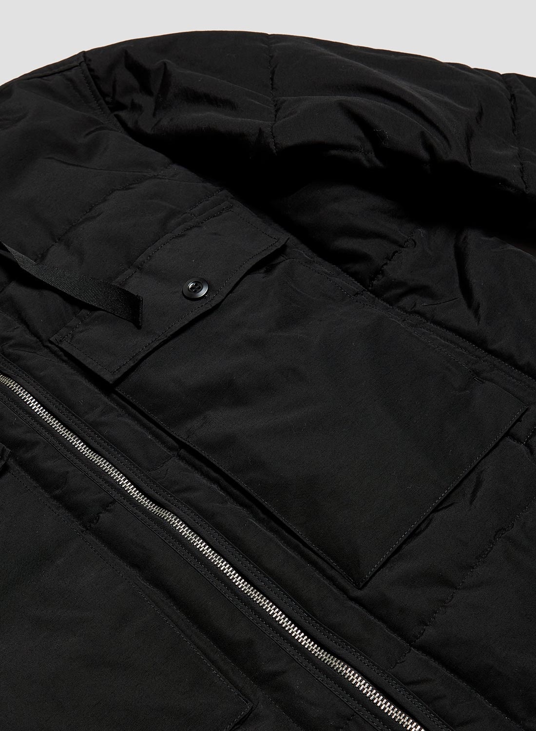 Midfield Liner in Black - 8
