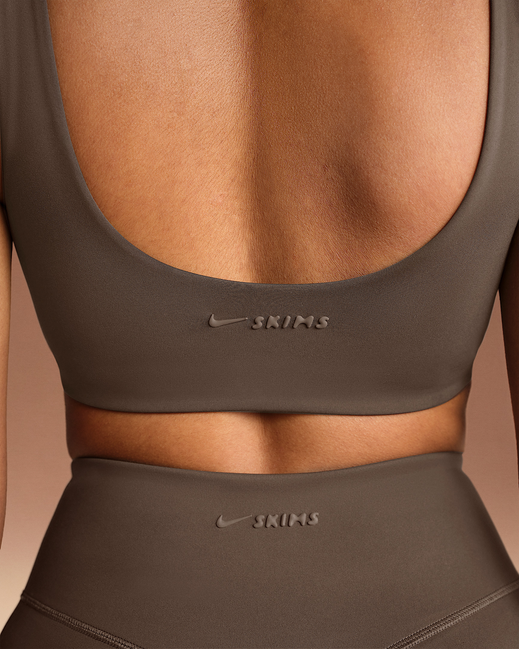 NikeSKIMS Matte Women's Scoop-Neck Bra - 6