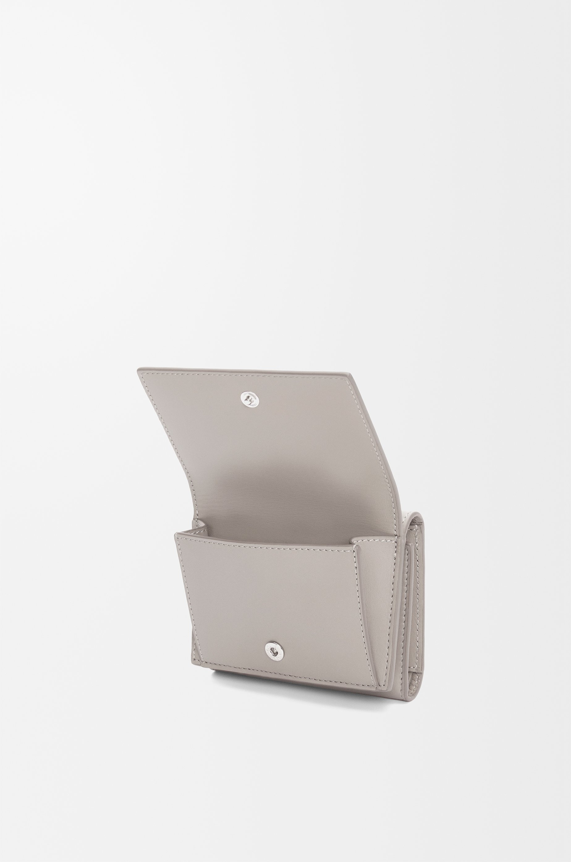 Trifold wallet in satin calfskin - 3