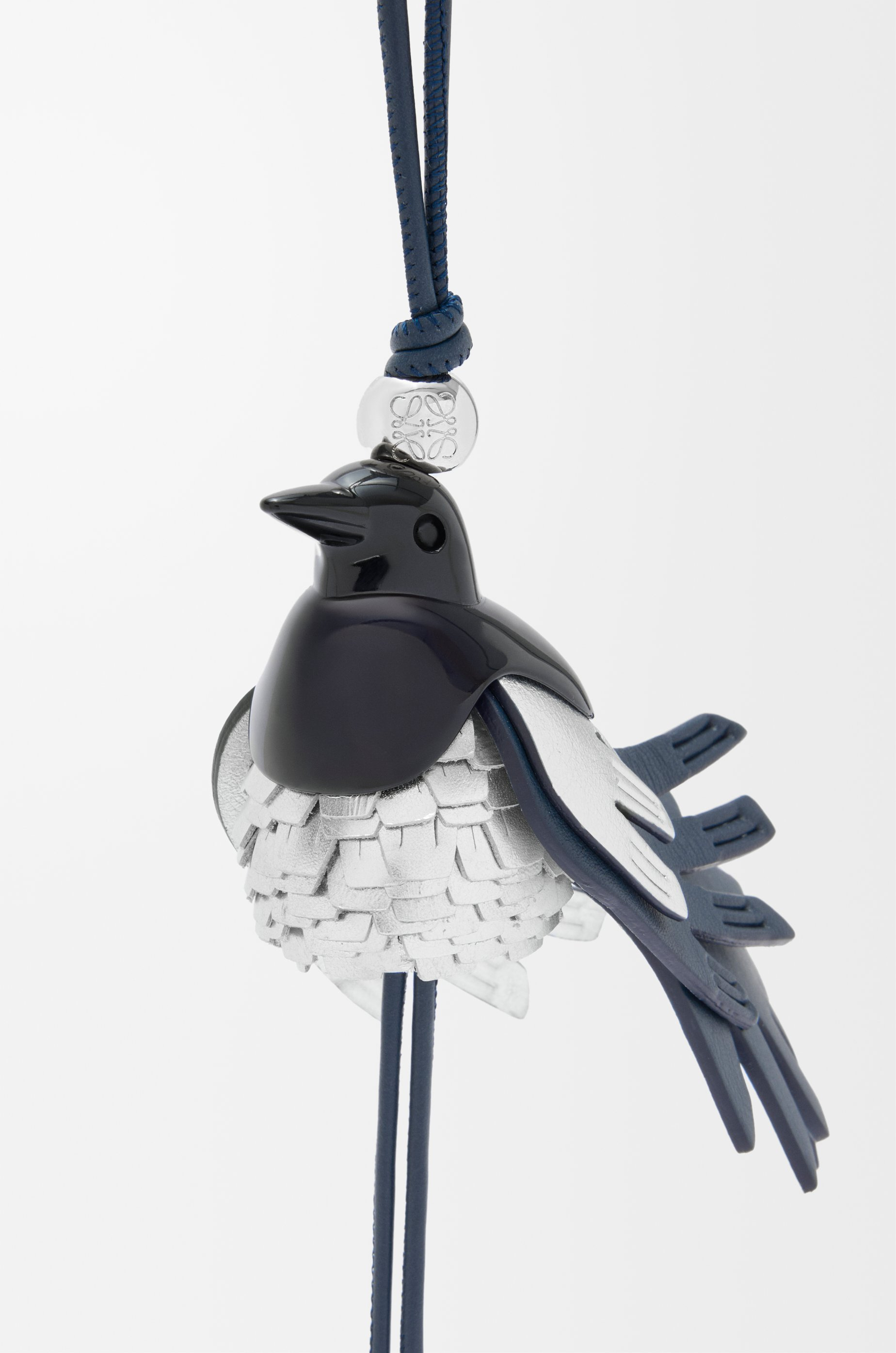 Magpie charm in classic calfskin - 2