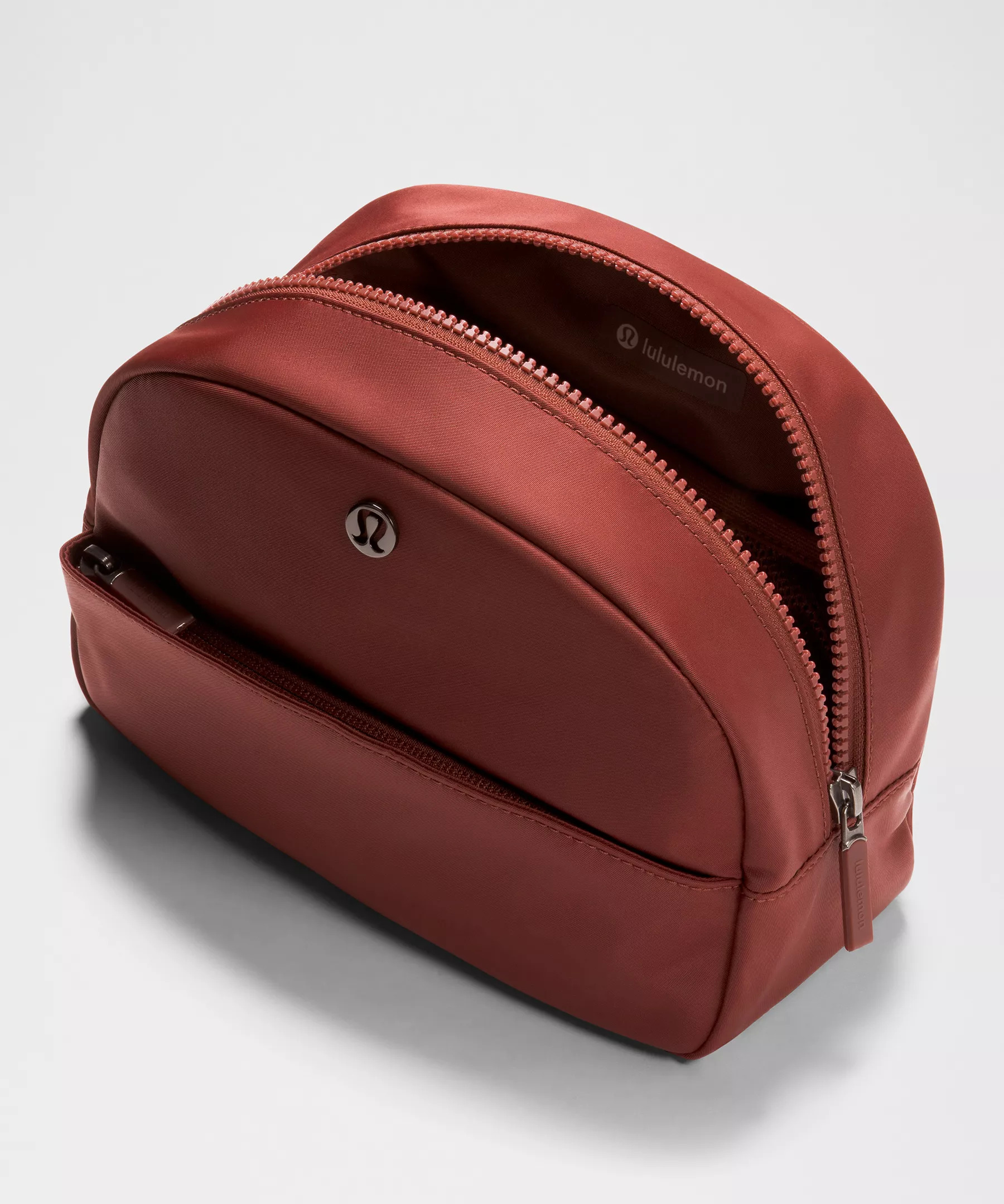 City Essentials Pouch 4L - 3