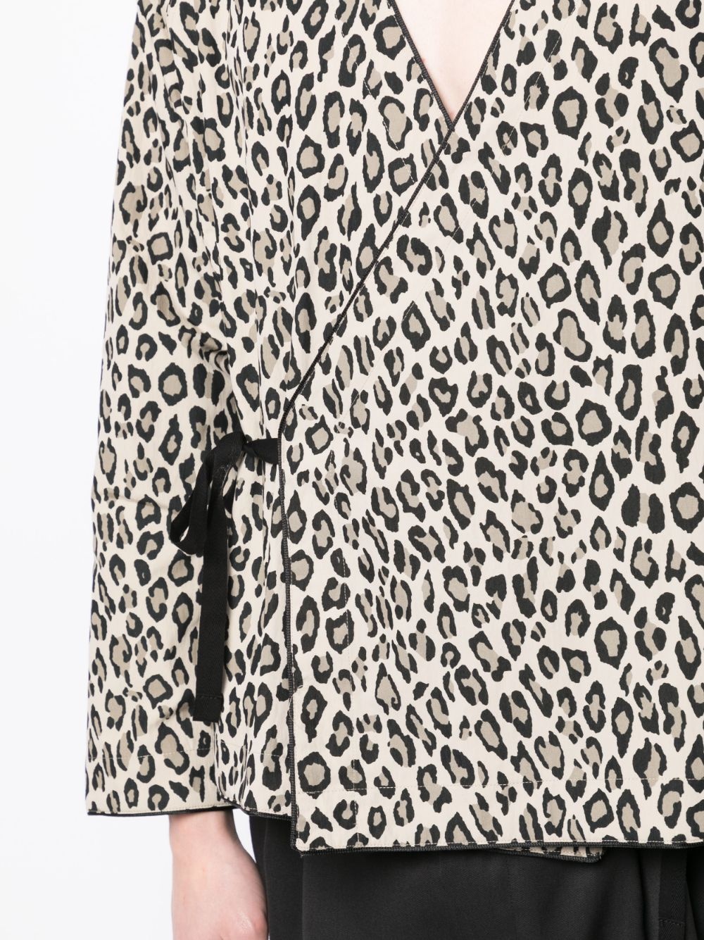 leopard-print V-neck shirt - 5