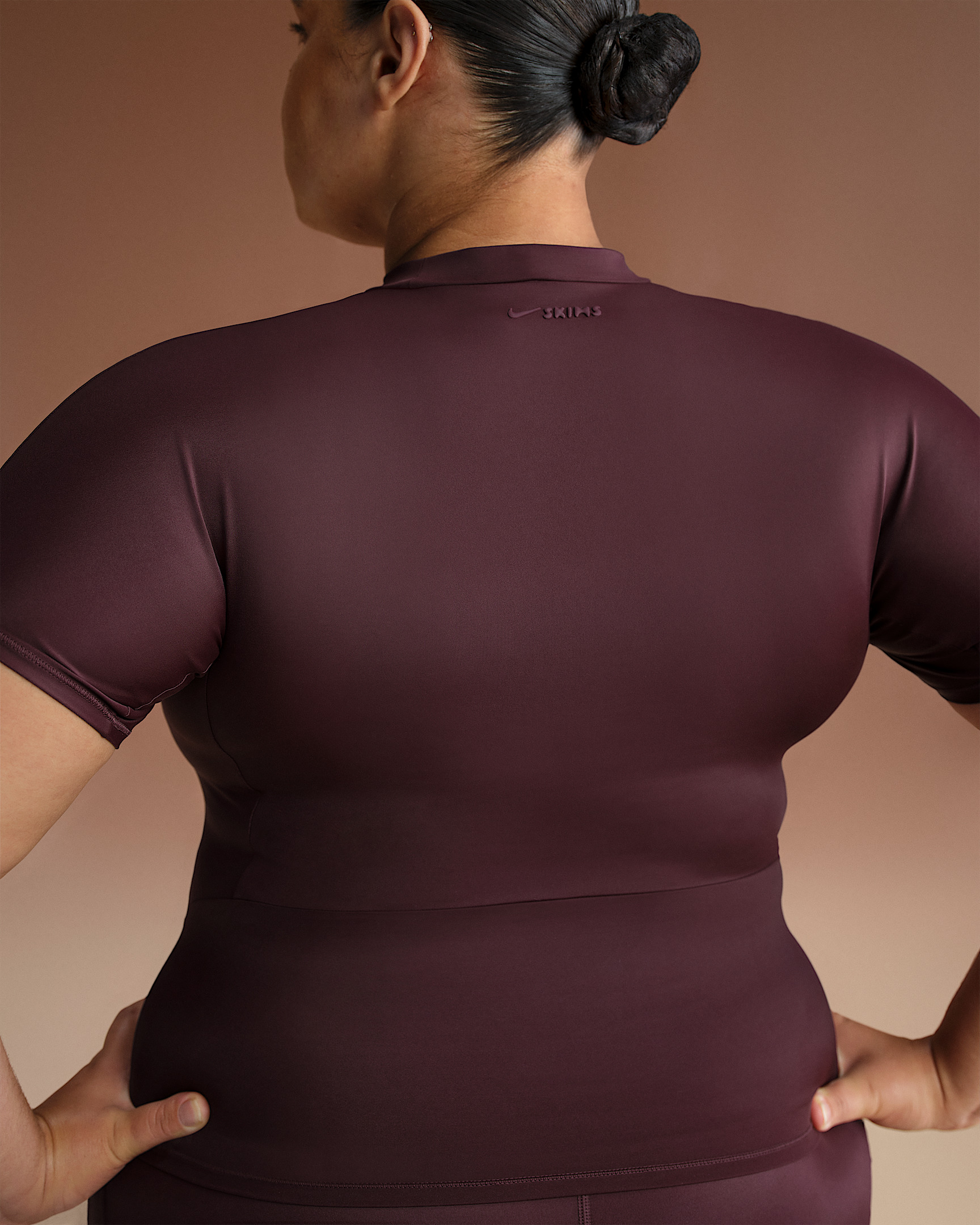 NikeSKIMS Shine Women's Mock-Neck Short-Sleeve Top - 8