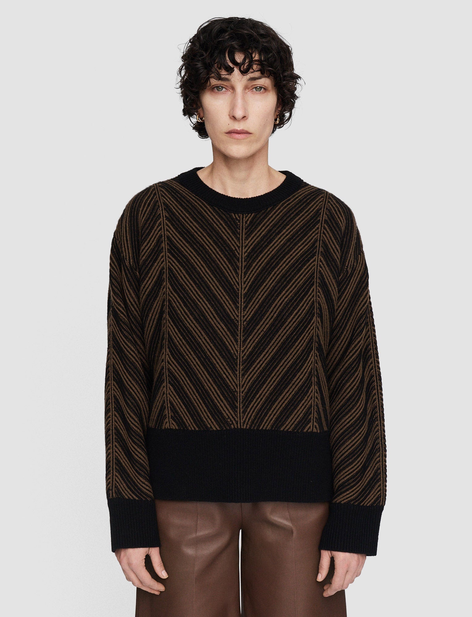 Chevron Ribbed Round Neck Jumper - 3