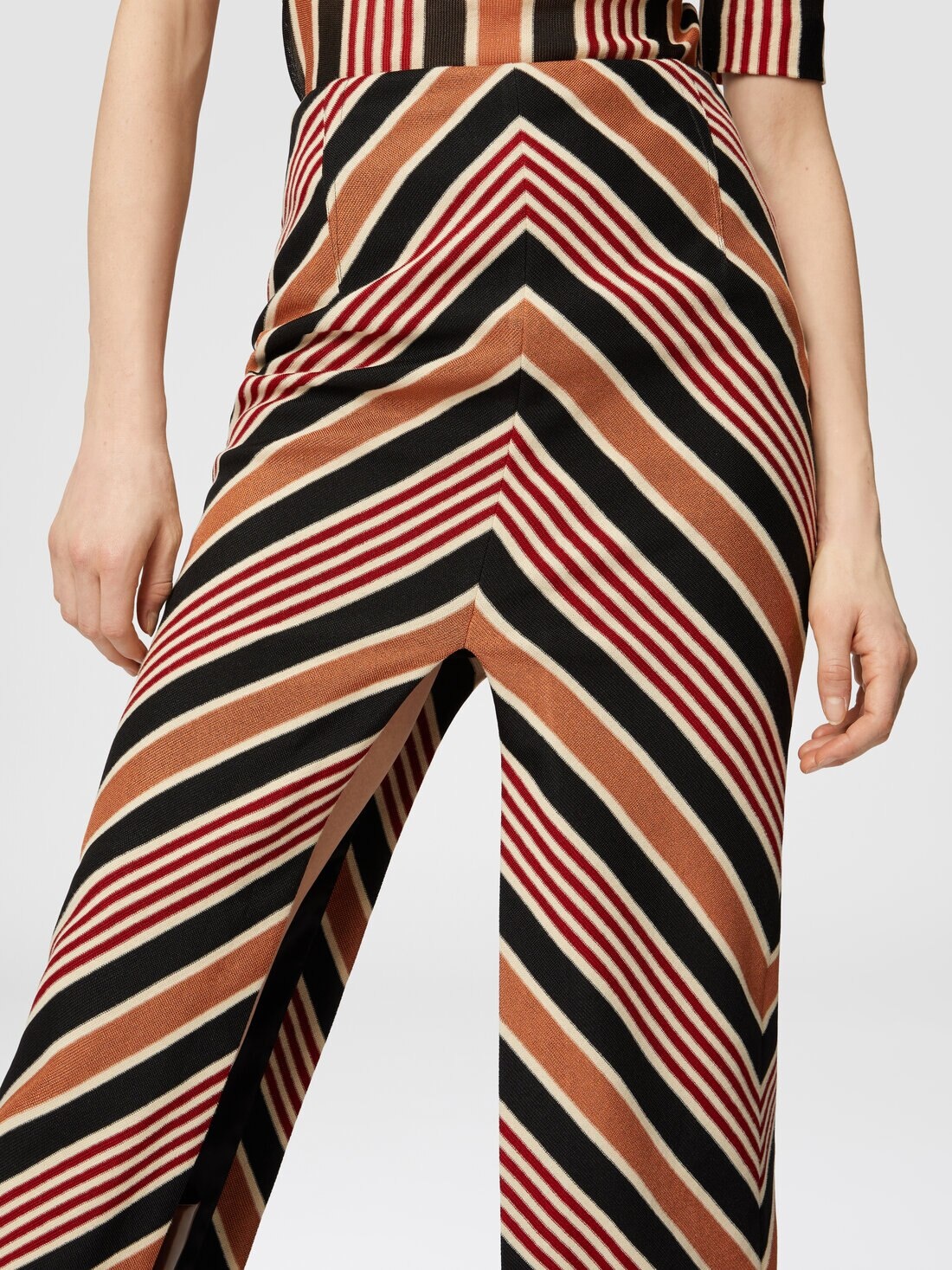 Long skirt with mazxi-slit in cotton and viscose - 4