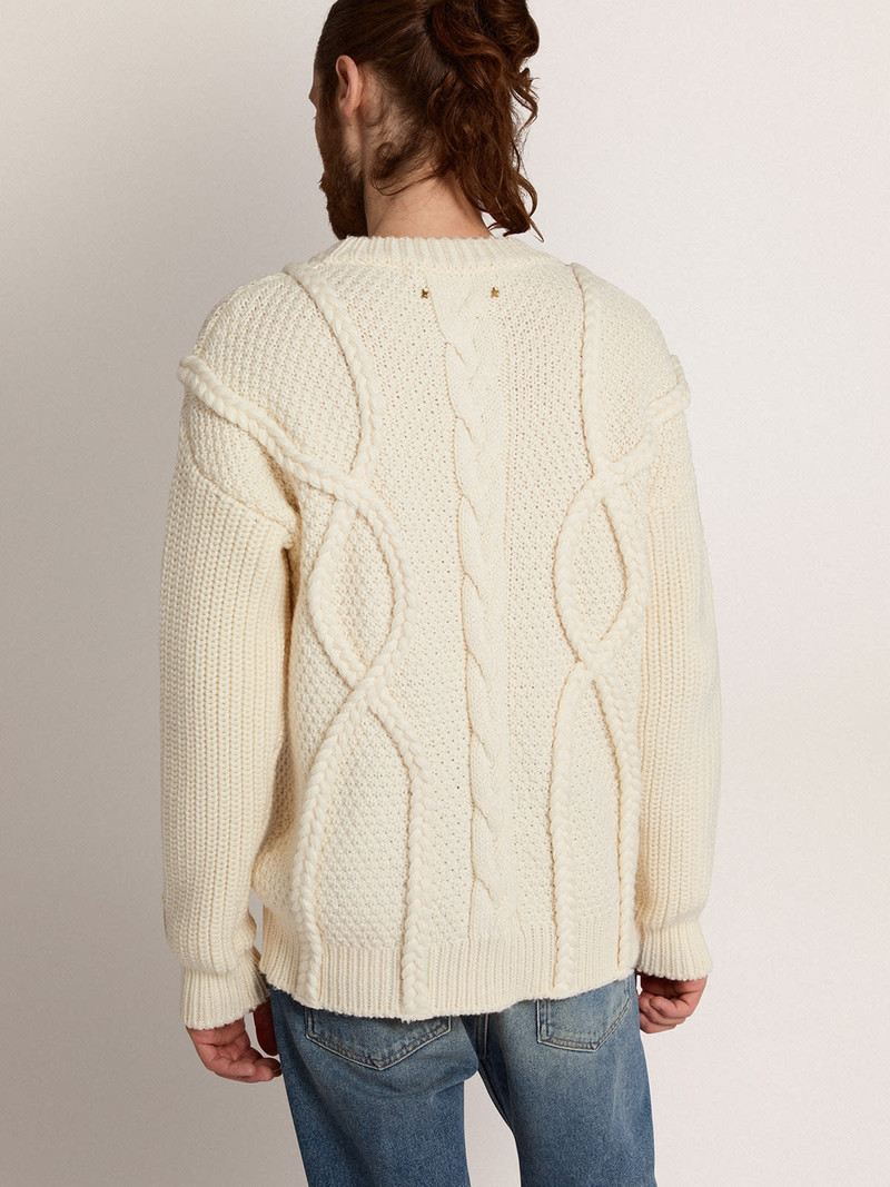 Men's round-neck sweater in wool with braided motif 4