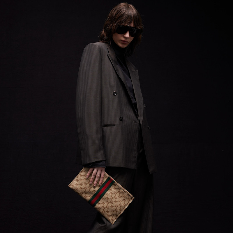 Large pouch with Web 3