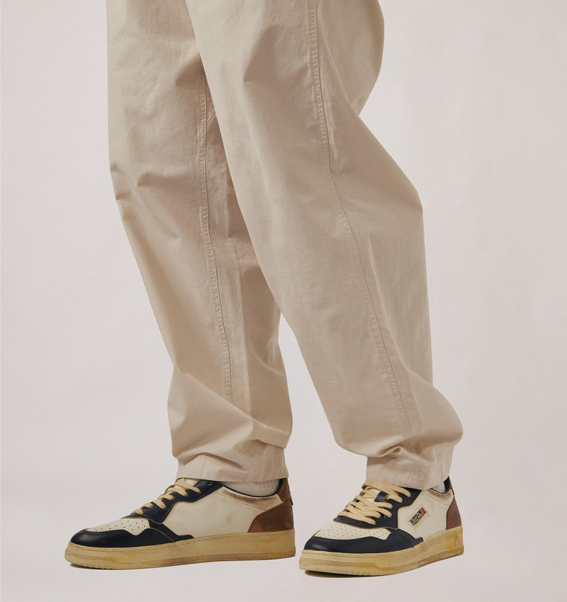 AUTRY MEDALIST LOW SUPER VINTAGE SNEAKERS IN WHITE COPPER AND SPACE LEATHER outlook