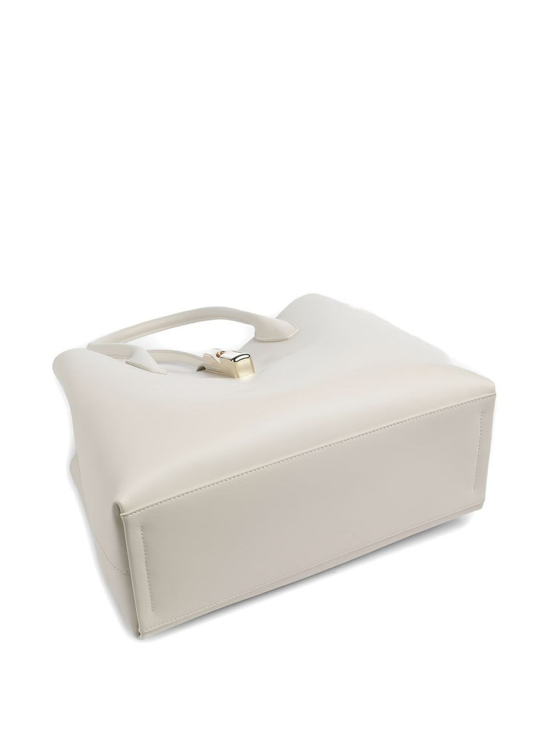 white shoulder bag 3