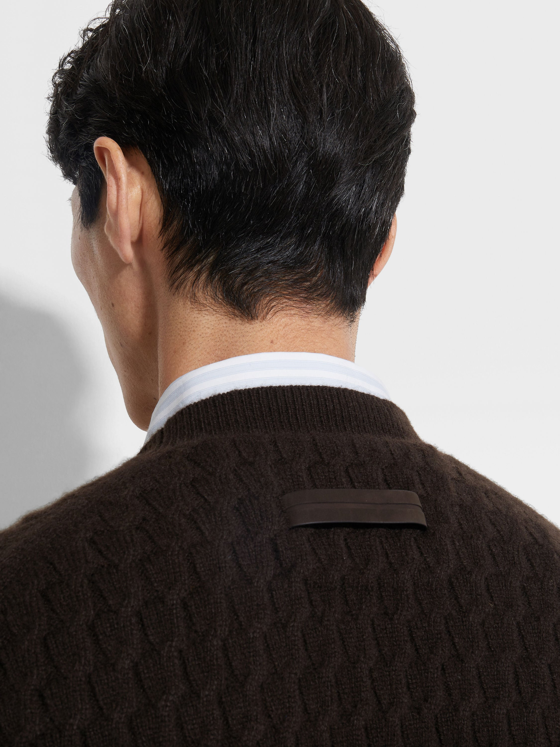 DARK BROWN OASI CASHMERE V-NECK - 2