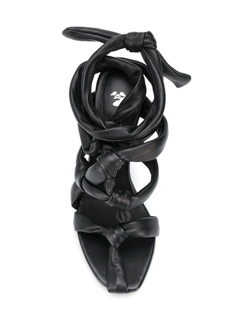 매듭된 strappy 샌들 4