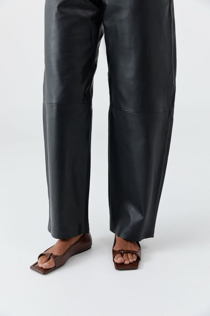 ST. AGNI 90s Square Toe Flat - Patent Liqueur outlook