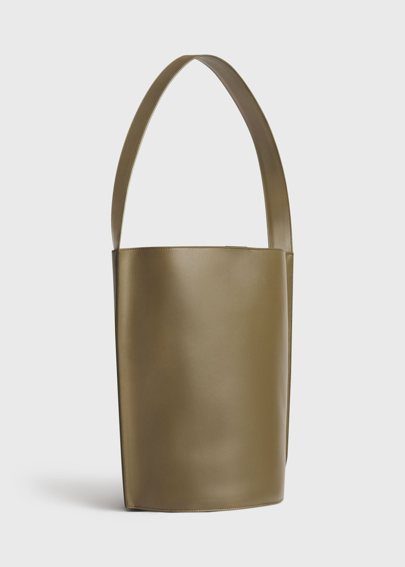 Bucket Tote Bag in Leather 1