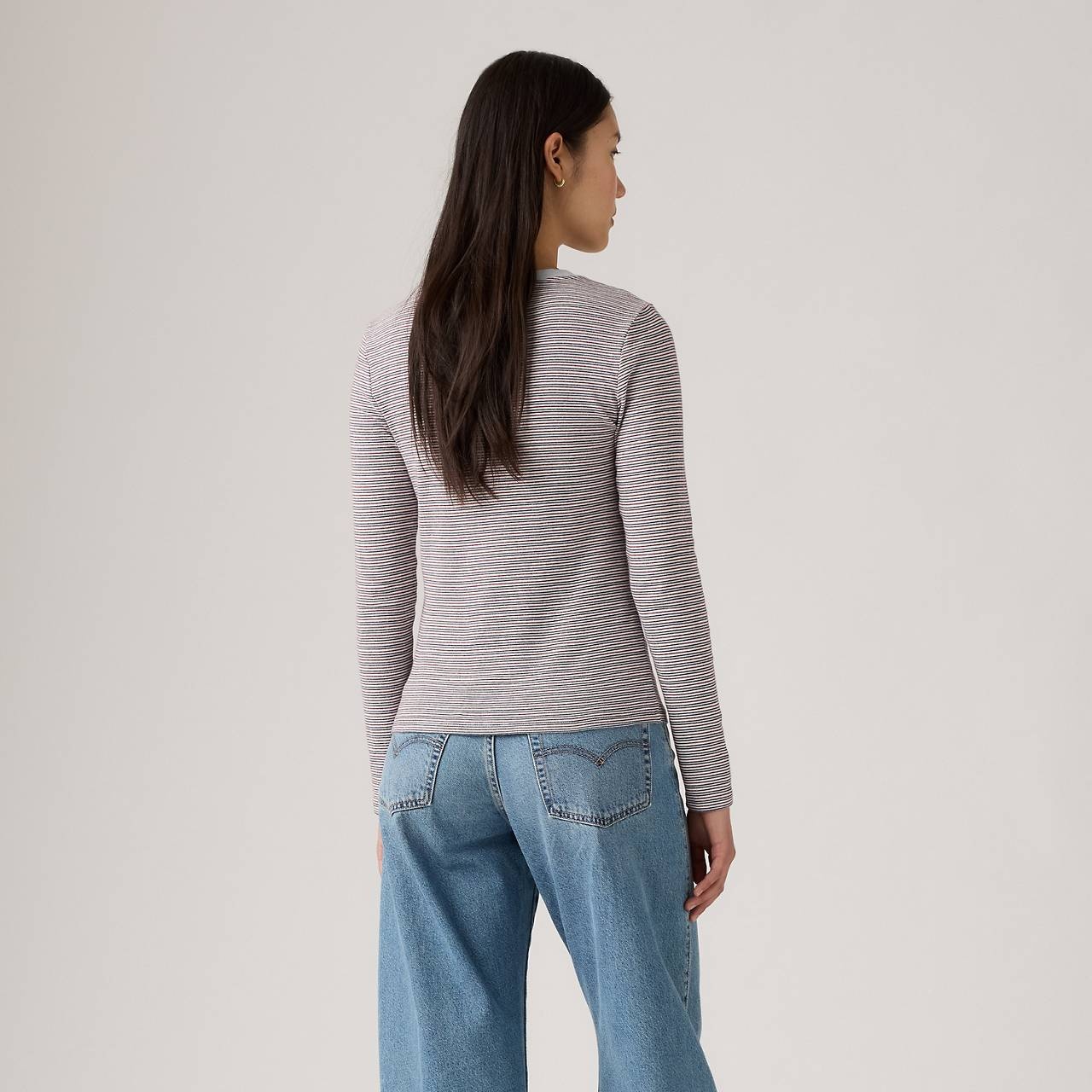 ESSENTIAL LONG-SLEEVE T-SHIRT - 3