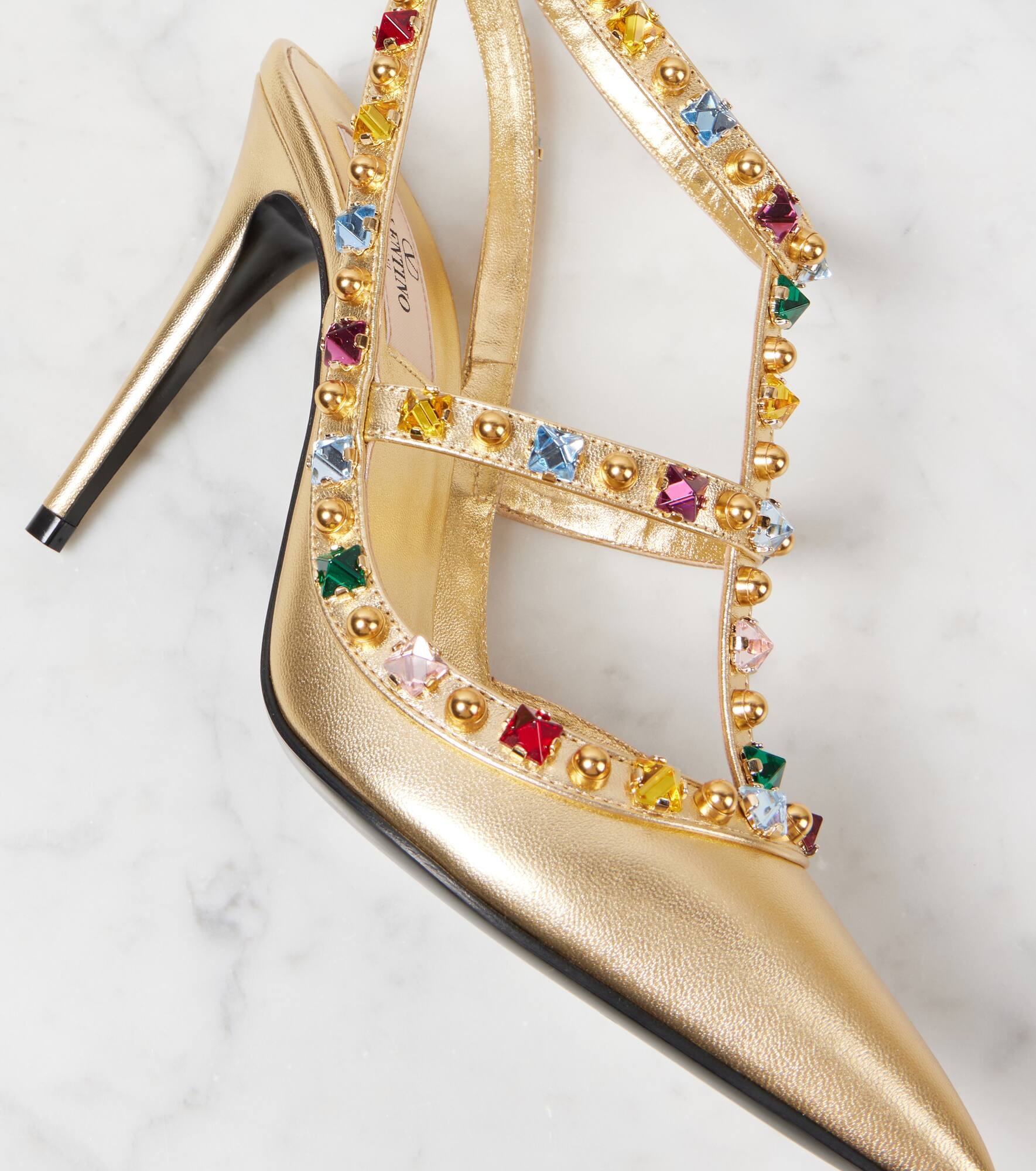 Rockstud 100 embellished leather pumps - 5