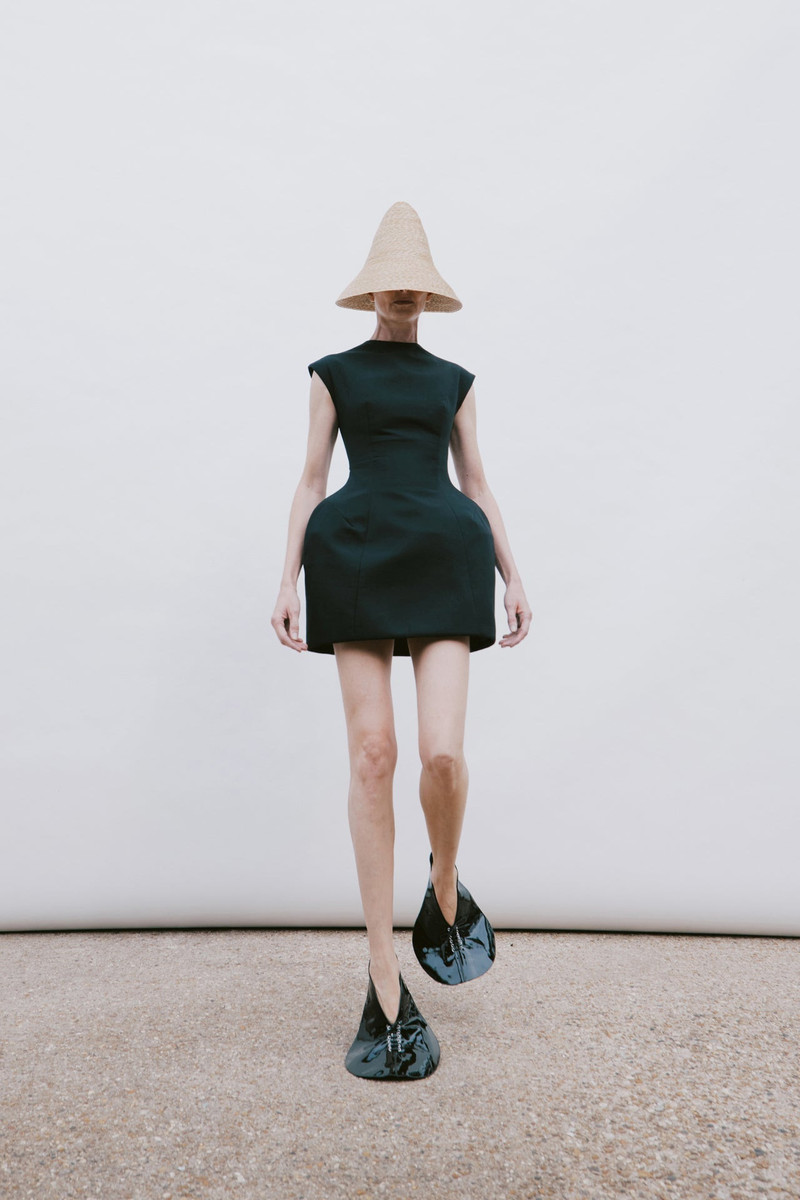 CLOSED NECKLINE SCULPTED SWAN DRESS BLACK 1