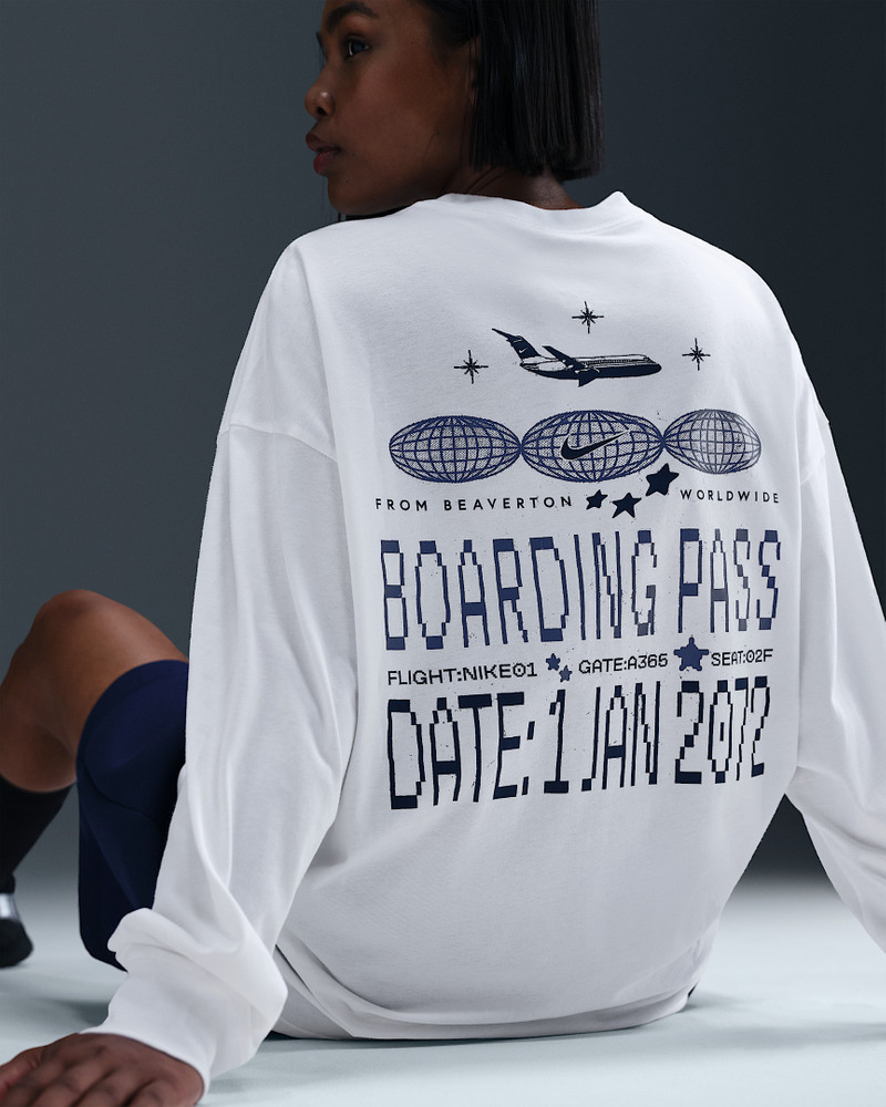 Nike Nike Sportswear Women's Oversized Long-Sleeve T-Shirt outlook