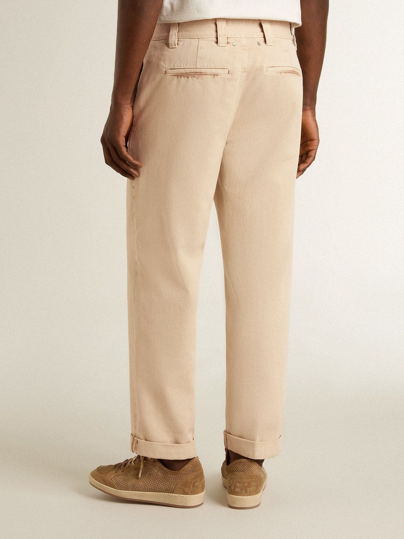 Men's beige chinos with a lived-in look finish 4