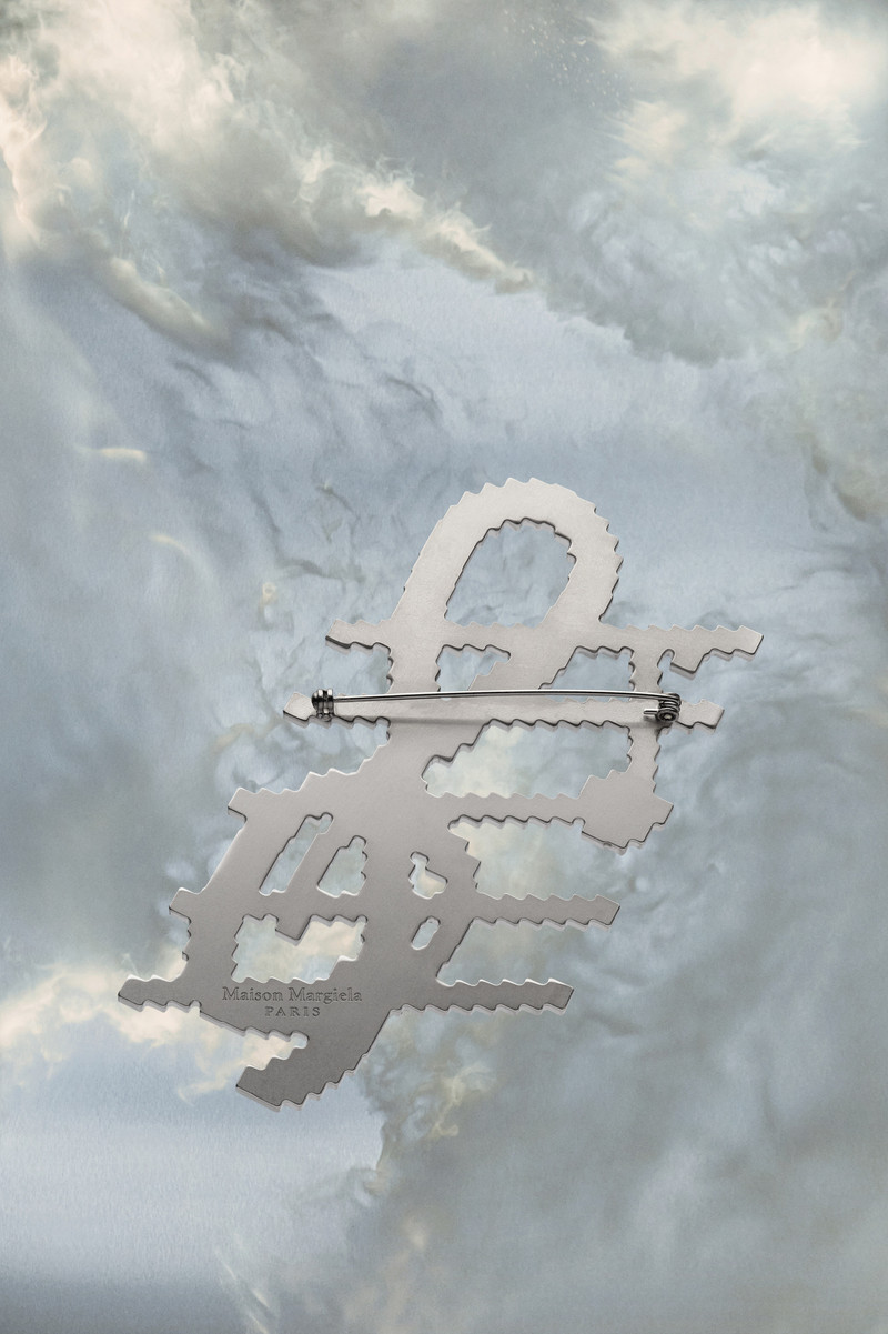 Maison Margiela Music rhinestone brooch outlook