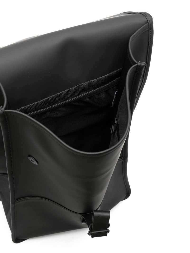 hook-clip fastened backpack 5