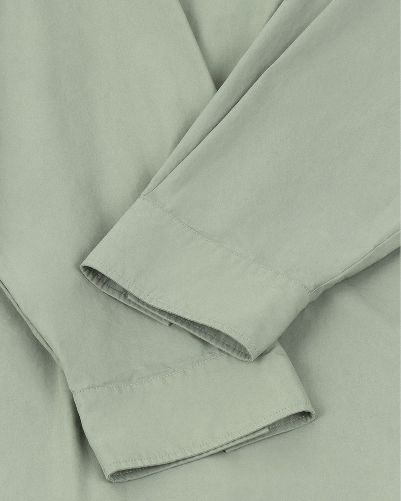 GIANT SHIRT SEAL 6