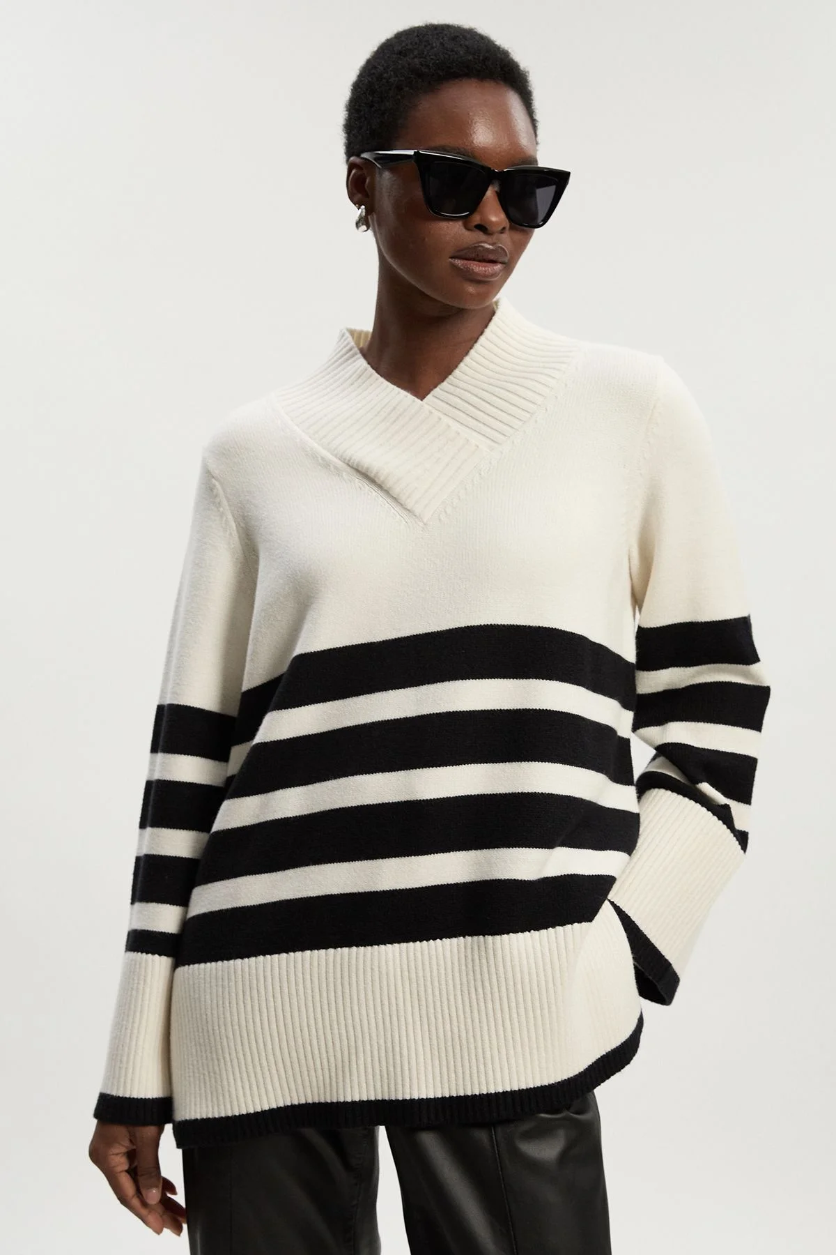 Stripe V Neck Split Hem Knitted Jumper - 1
