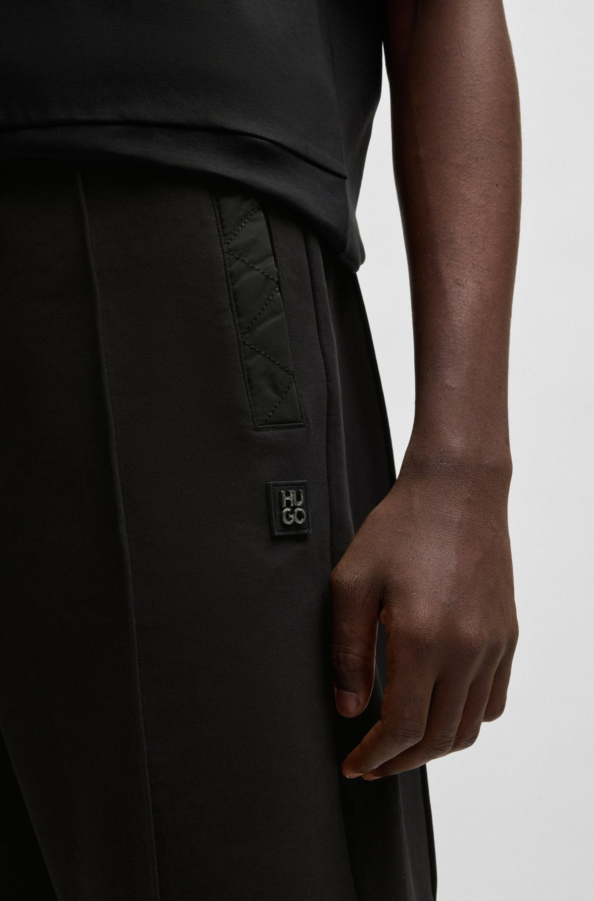 SHORTS WITH ZIGZAG STITCHING - 3