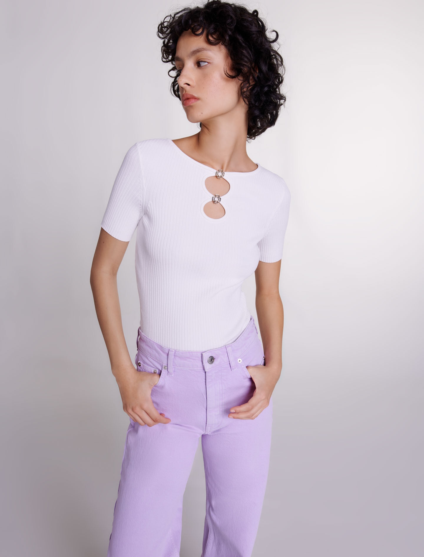Cutaway knit top with jewellery - 7