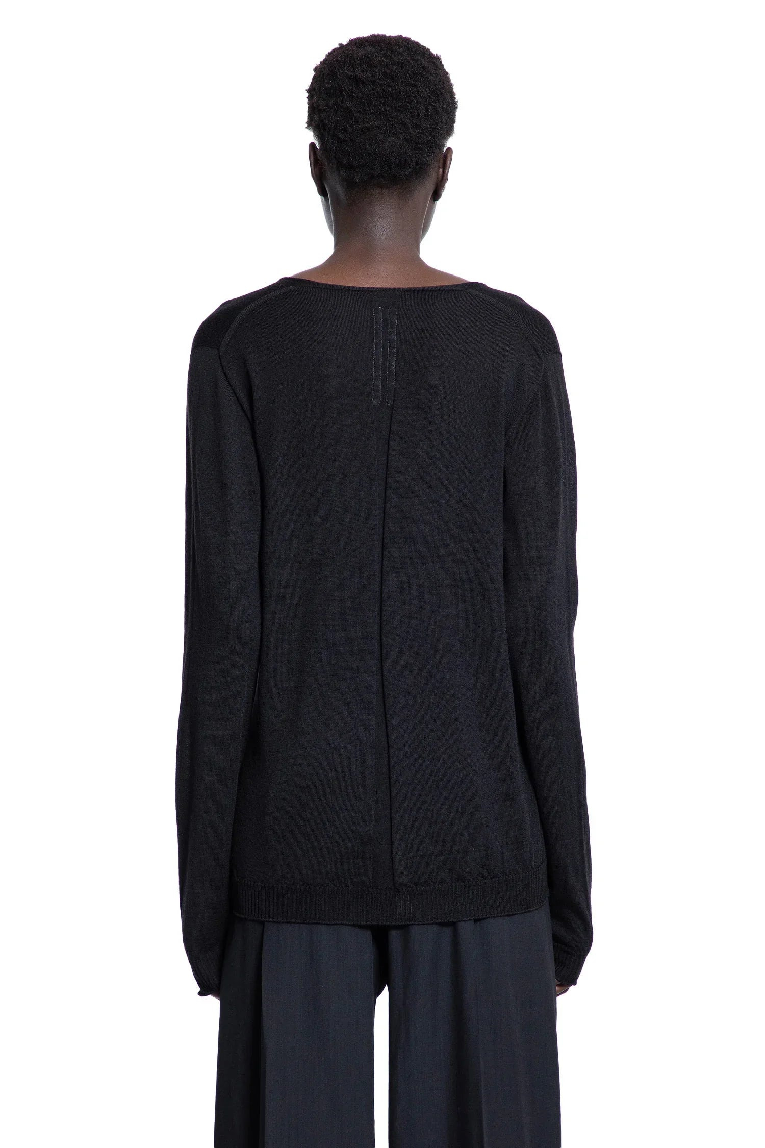 Hollywood-V-Neck-In-Lightweight-Rasato-Knit - 3