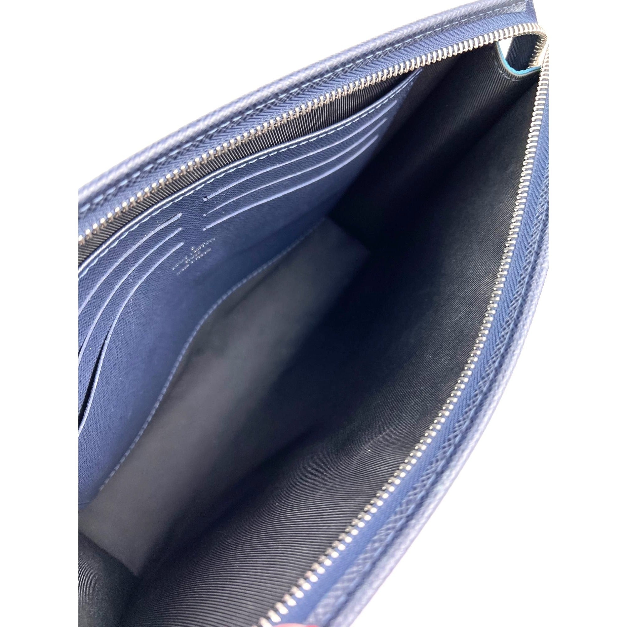 Louis Vuitton Pochette Voyage MM Taiga Dark Blue Leather Hand Bag Limited Edition - 13