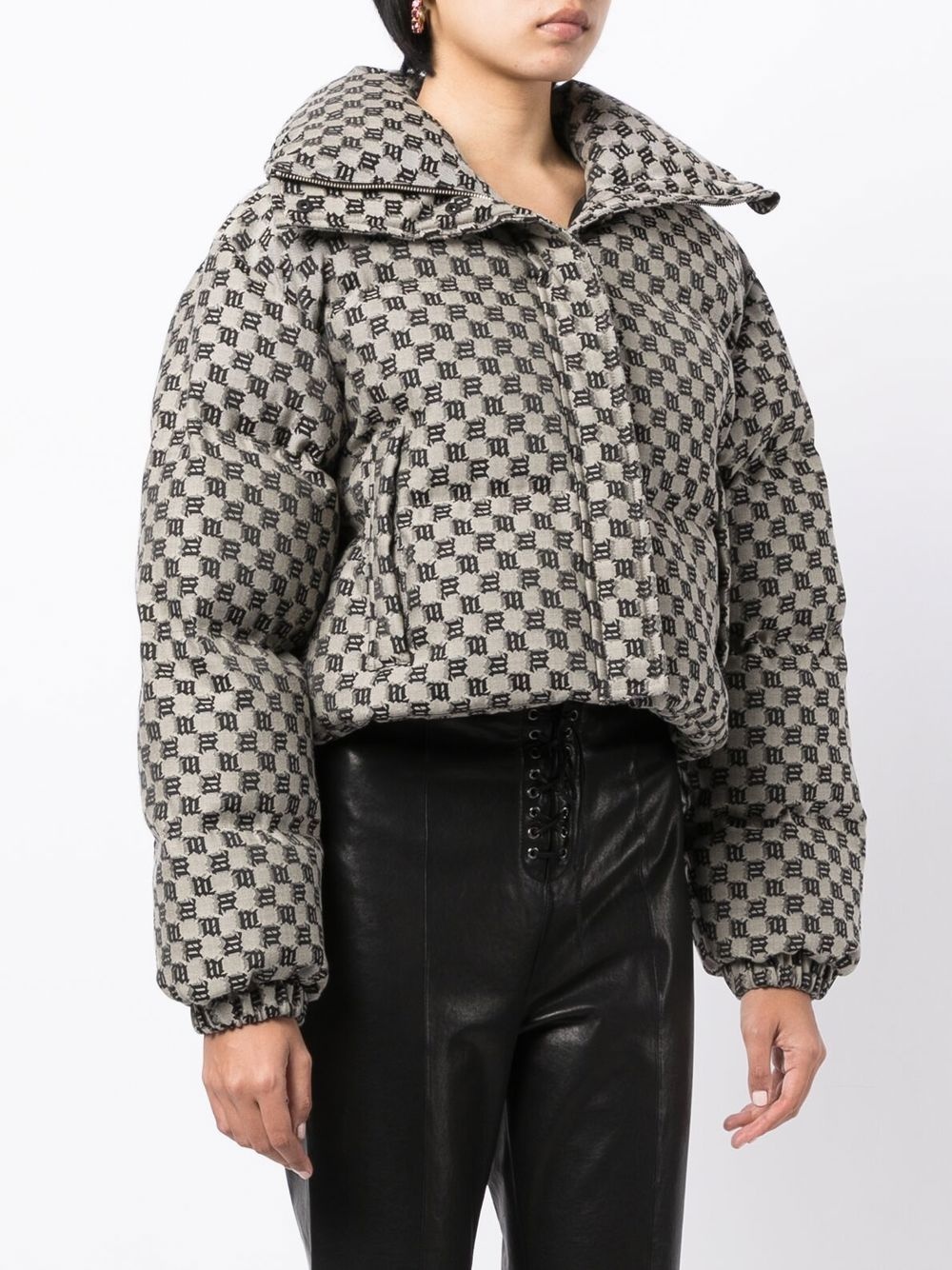 monogram-print cropped puffer jacket - 3