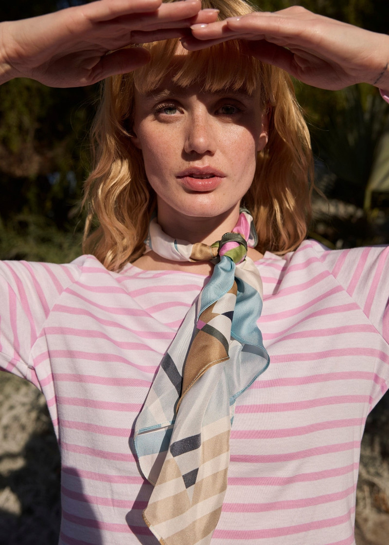 SAINT JAMES Triangle silk scarf outlook