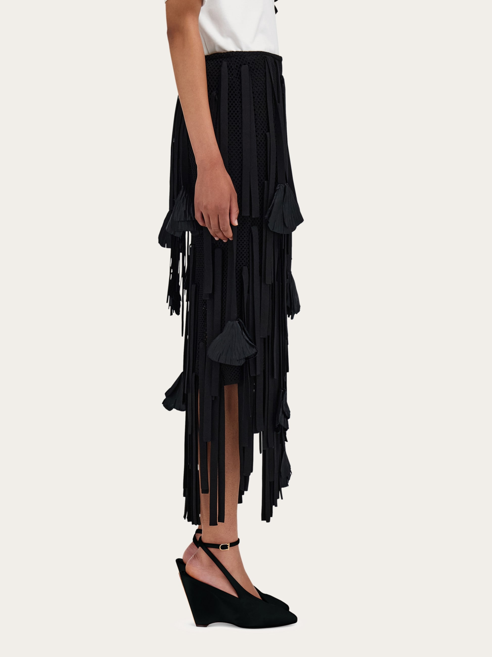 Mesh skirt with flower detail - 3