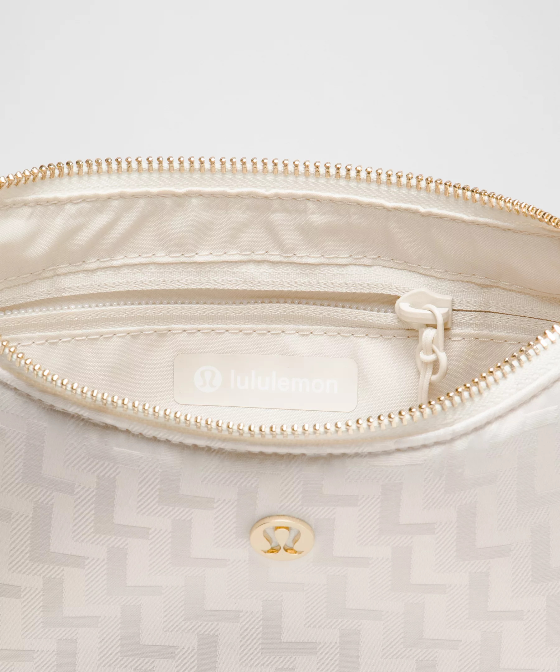 City Essentials Small Shoulder Bag 3L *L Monogram Jacquard - 4