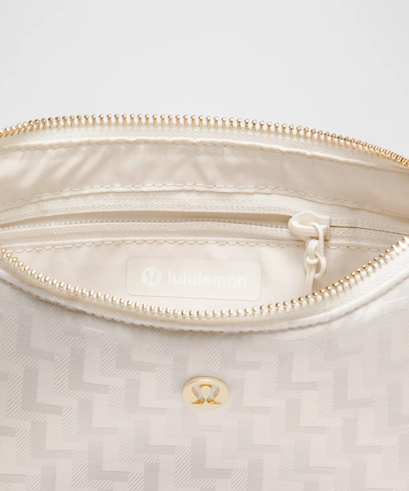 City Essentials Small Shoulder Bag 3L *L Monogram Jacquard 4