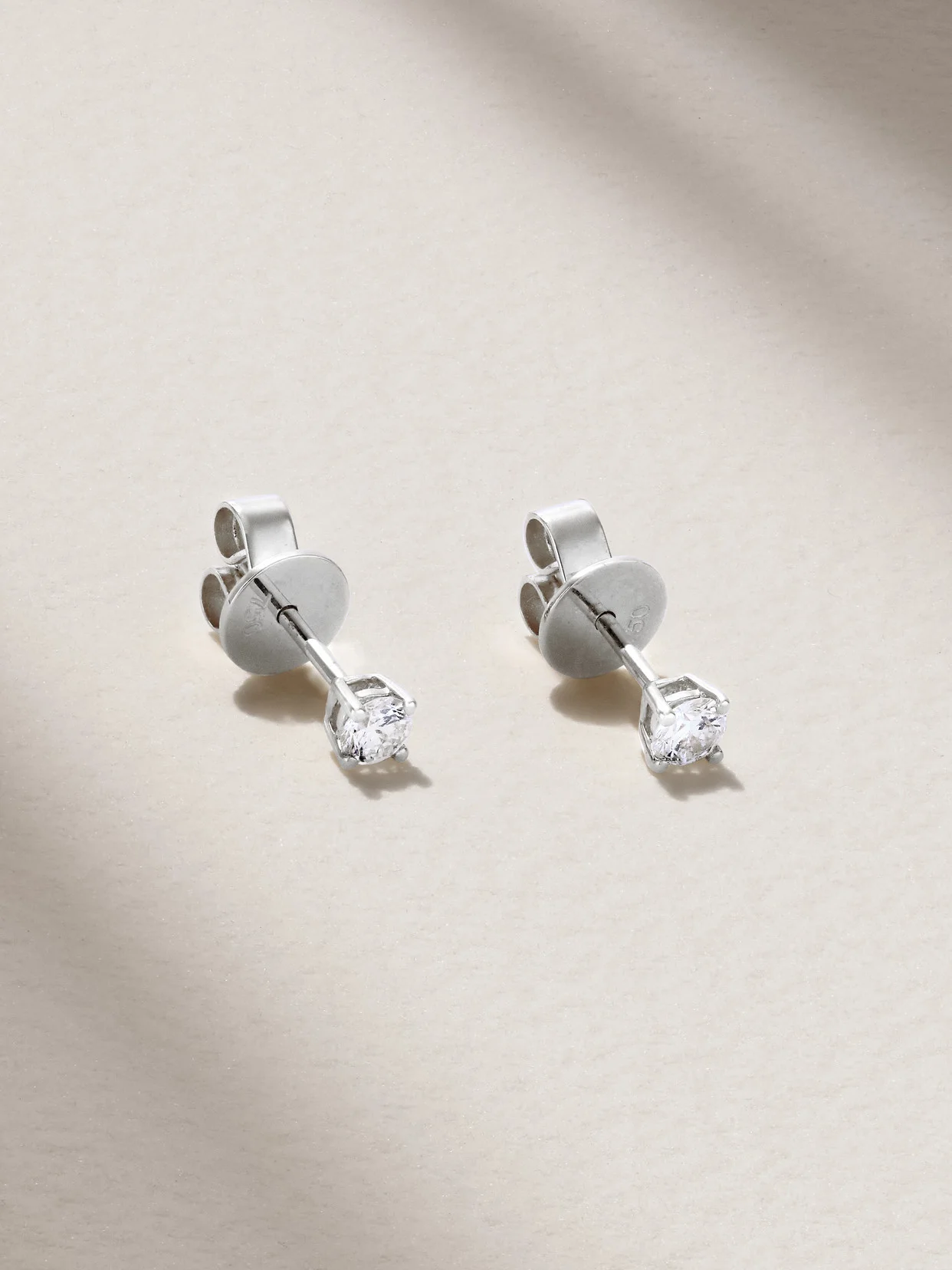 18-karat White Gold Diamond Earrings - 1