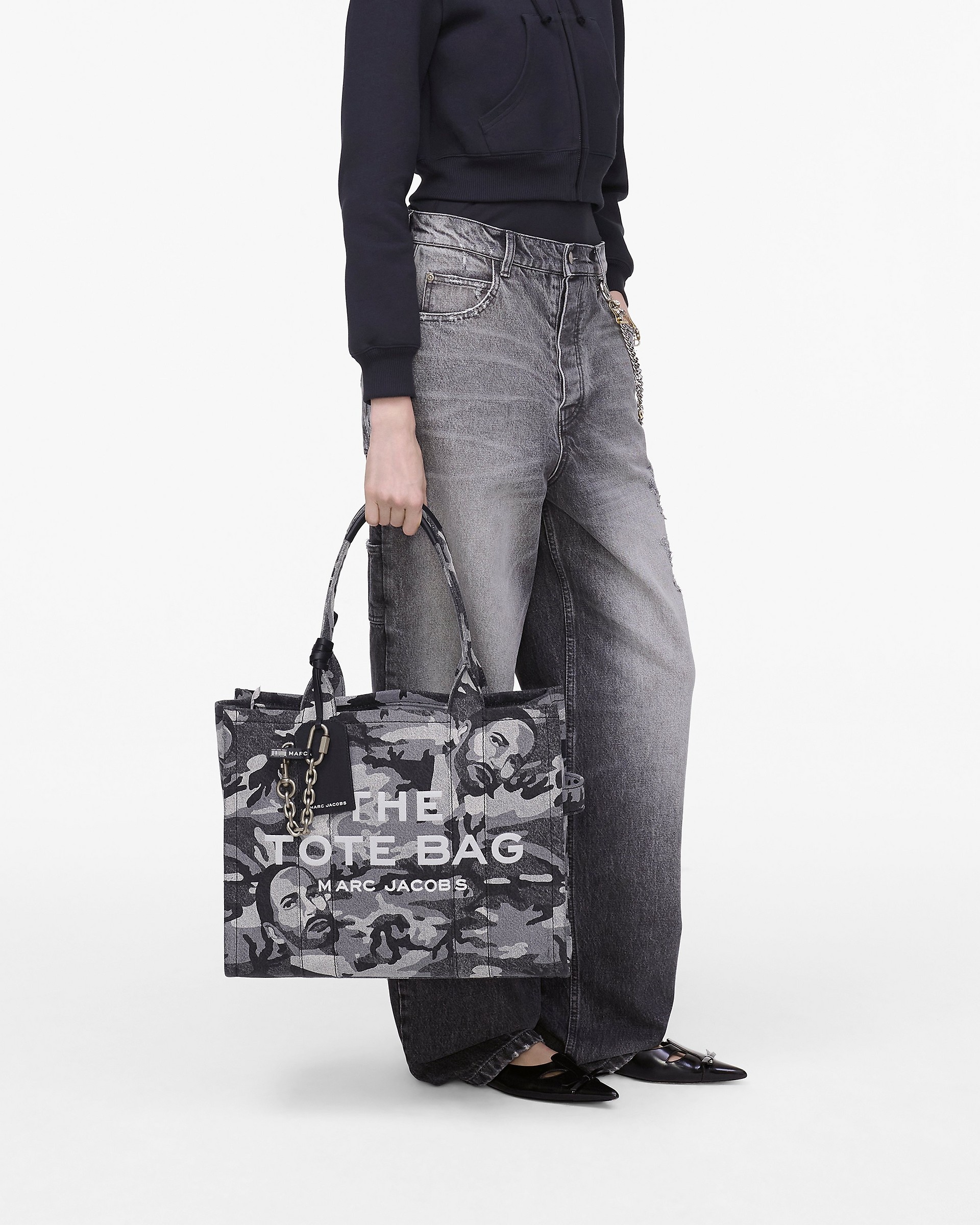 THE MARC CAMO DENIM LARGE TOTE BAG - 8