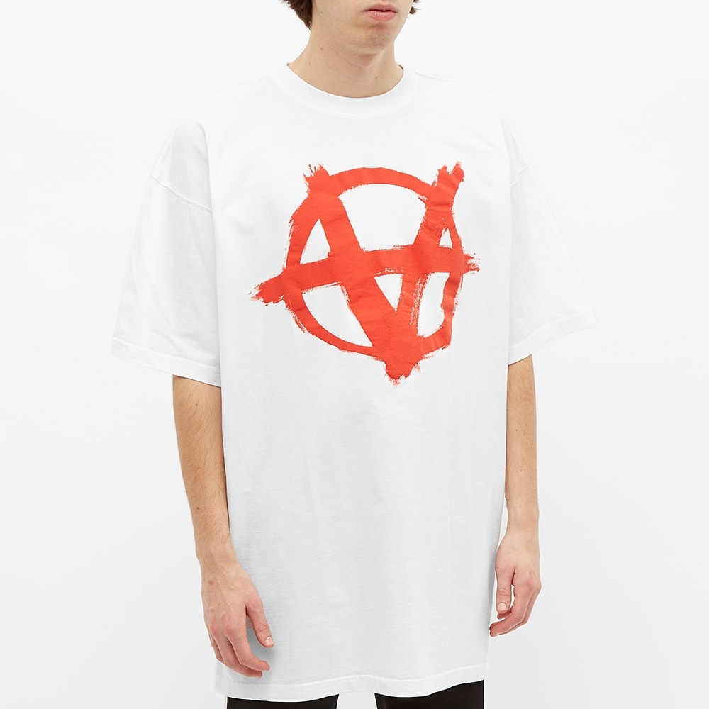 VETEMENTS Oversized Anarchy Gothic Logo Tee - 5