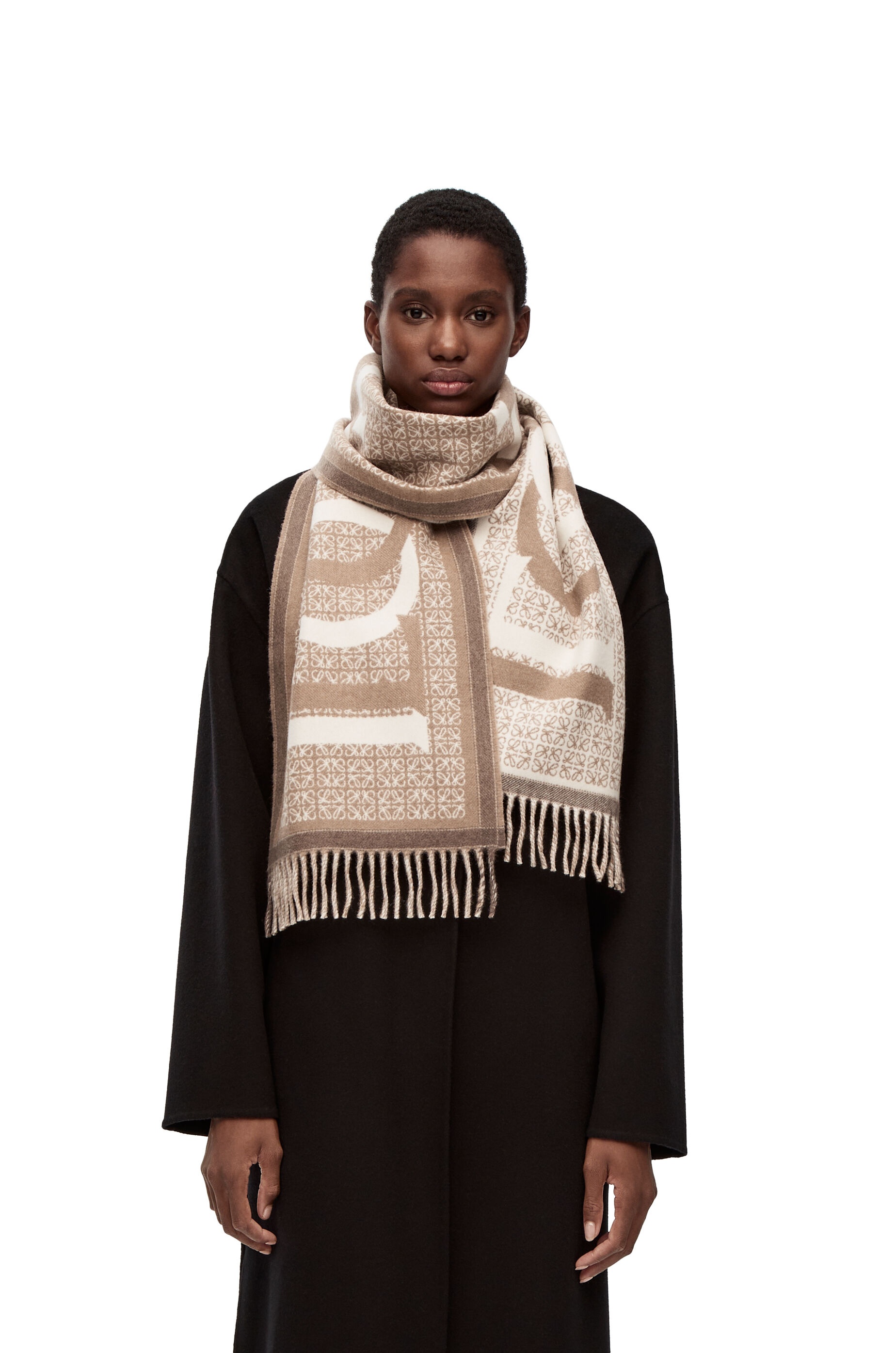 【LOEWE 】Love jacquard scarf in wool and cashmere Loewe Love jacquard scarf in wool and cashmere | REVERSIBLE