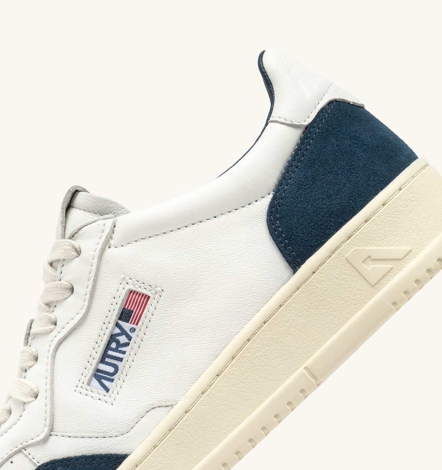 MEDALIST LOW SNEAKERS IN WHITE AND CAPRI LEATHER SUEDE - 6