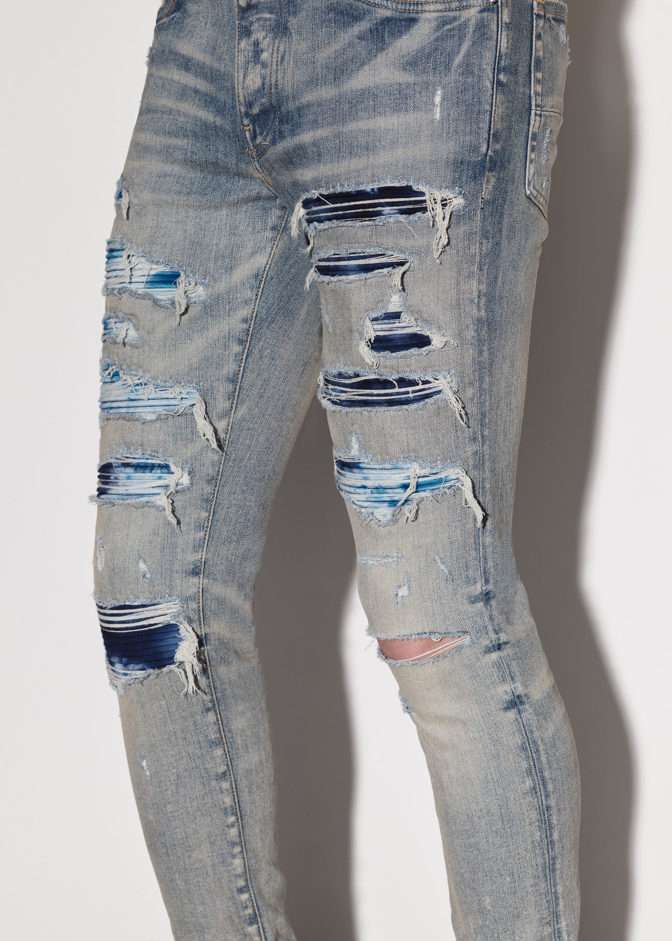 【AMIRI】TIE DYE BANDANA THRASHER JEAN Tie Dye Bandana Thrasher Skinny Jean Clay Indigo | The Webster