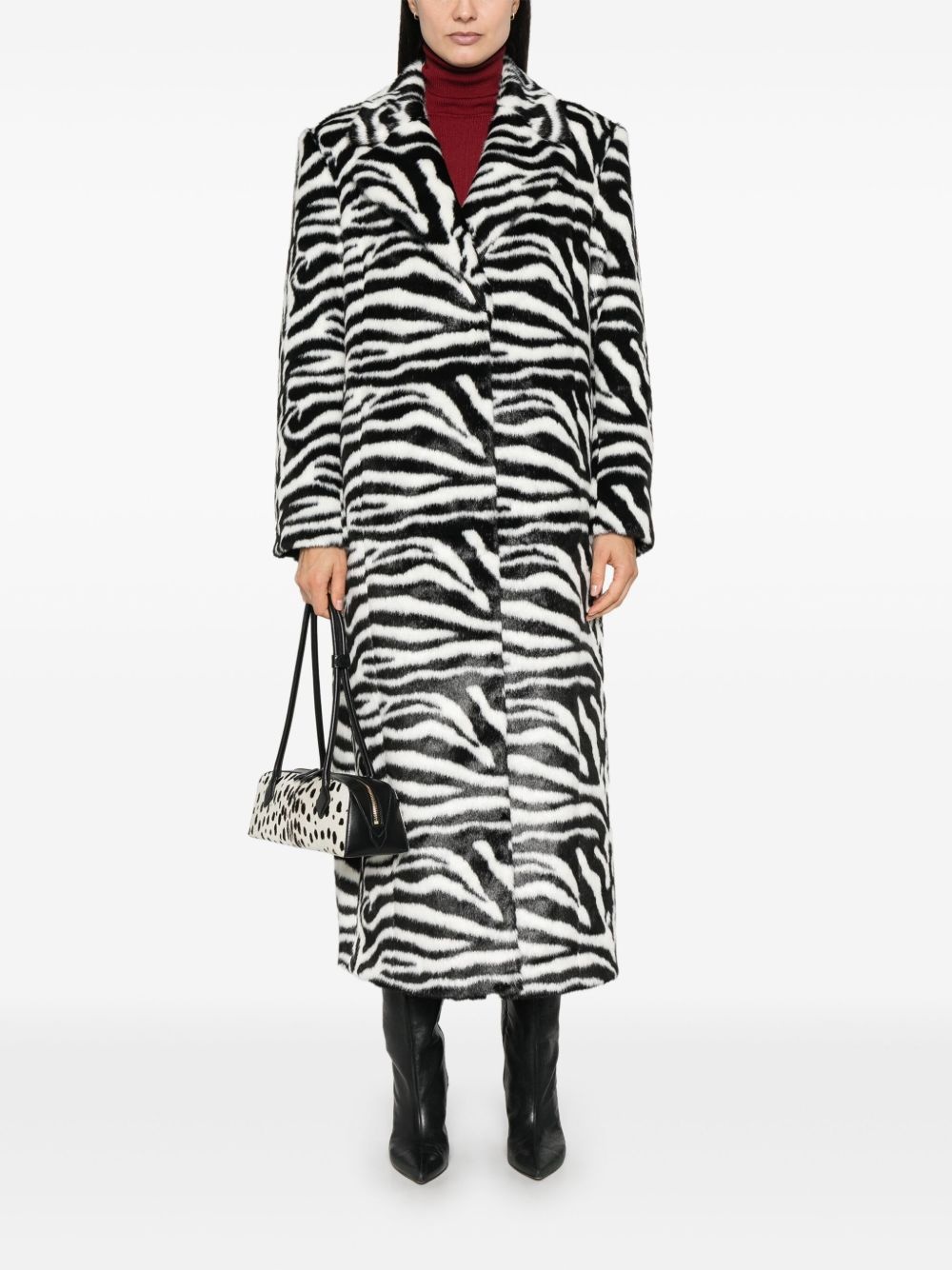 Fluffy Clasp coat - 2
