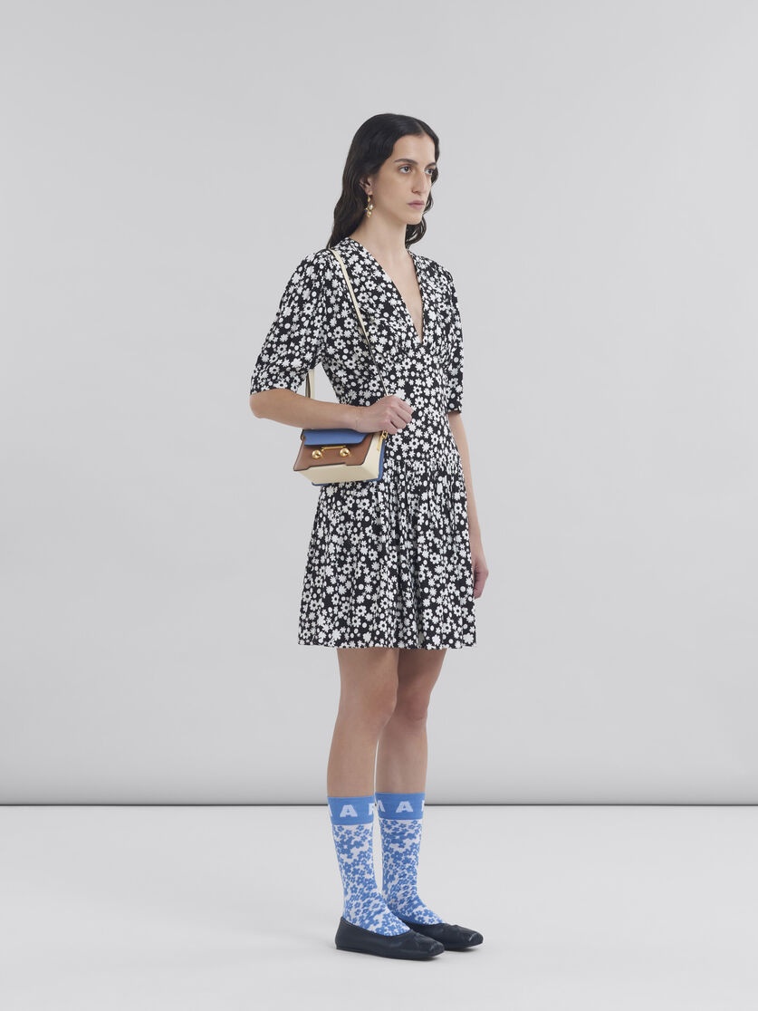 BLACK AND WHITE SHORT SATIN DRESS WITH POP FIELDS MOTIF - 6