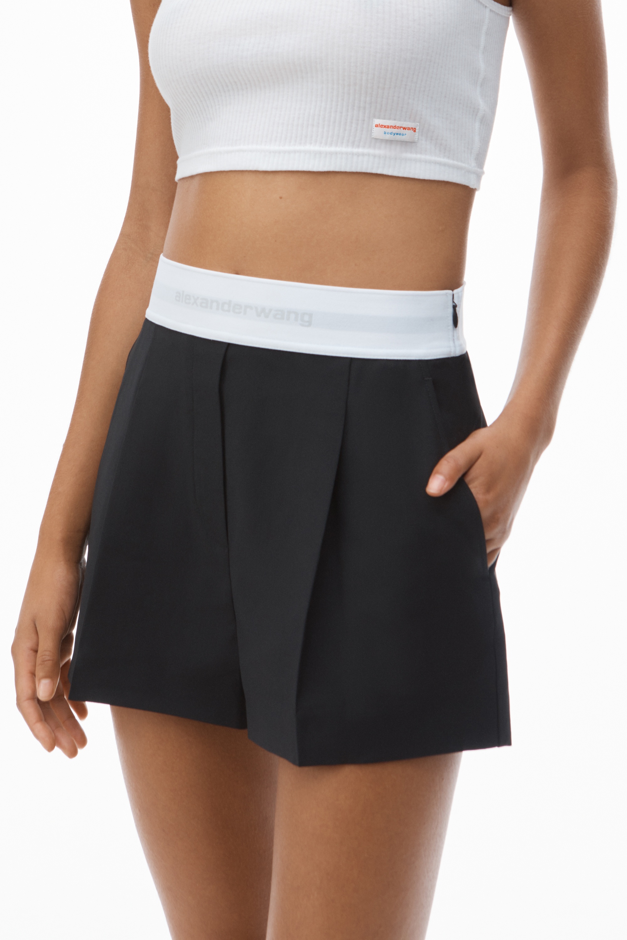 PLEATED SHORTS IN WOOL TAILORING - 3