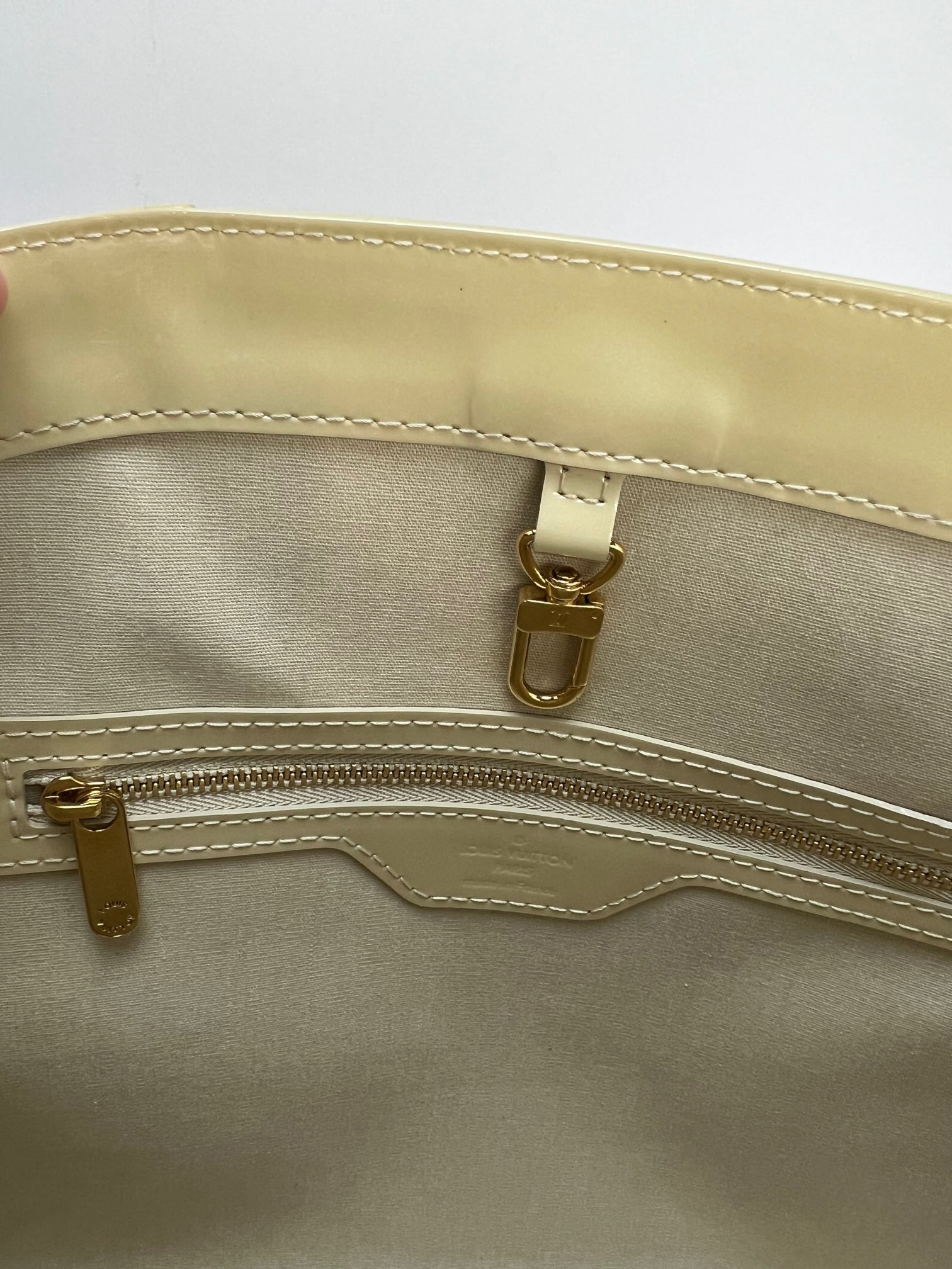 LOUIS VUITTON Monogram White Cream Vernis Avalon MM Tote Hand Shoulder Bag Pre owned - 22