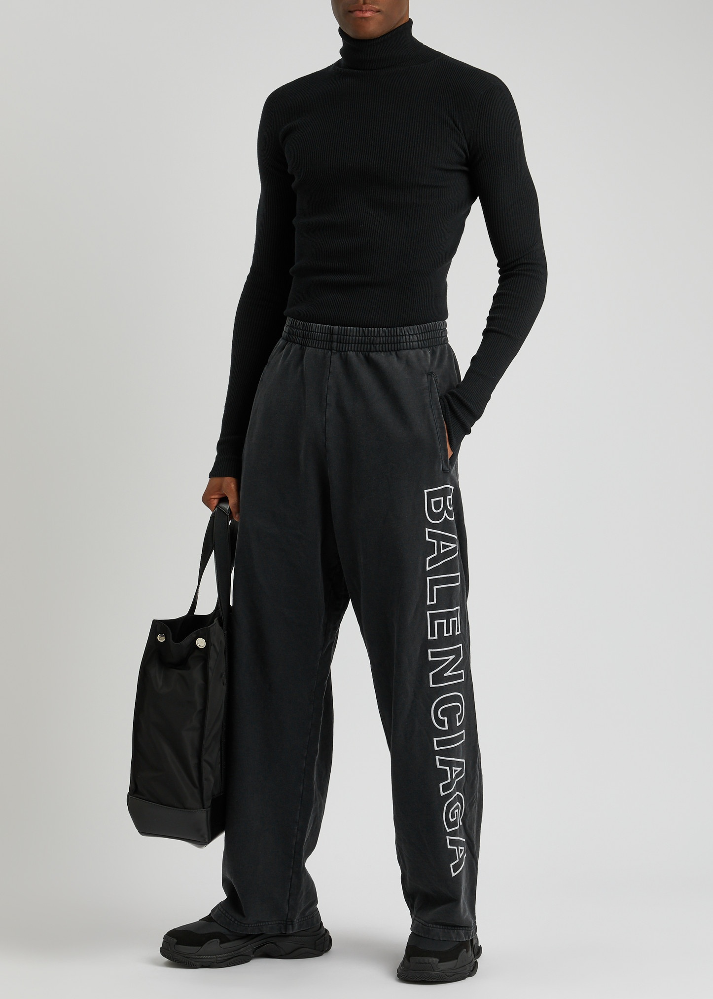 Outline Baggy Sweatpants in Black Faded