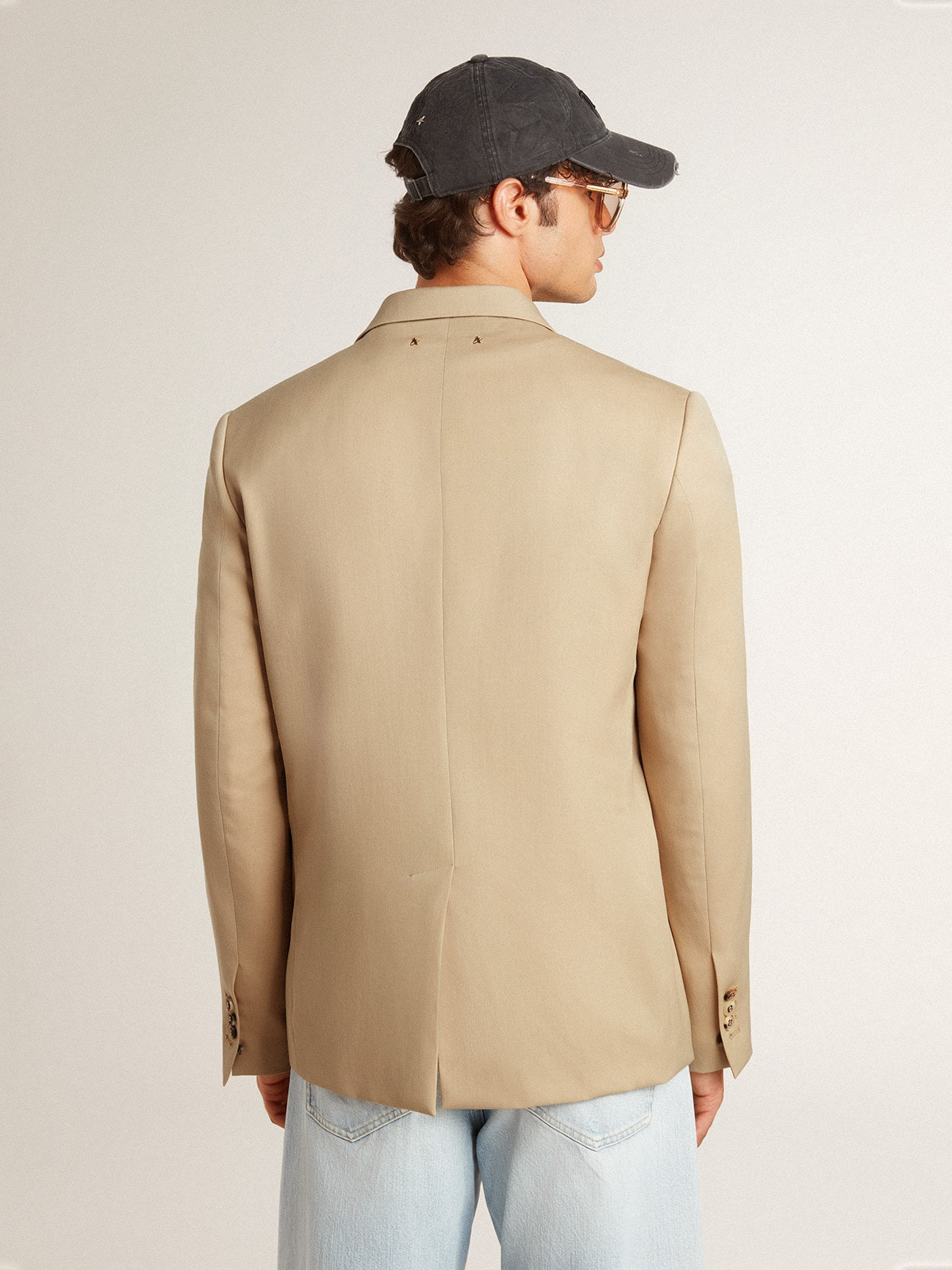 Single-breasted blazer in sand with horn buttons - 4